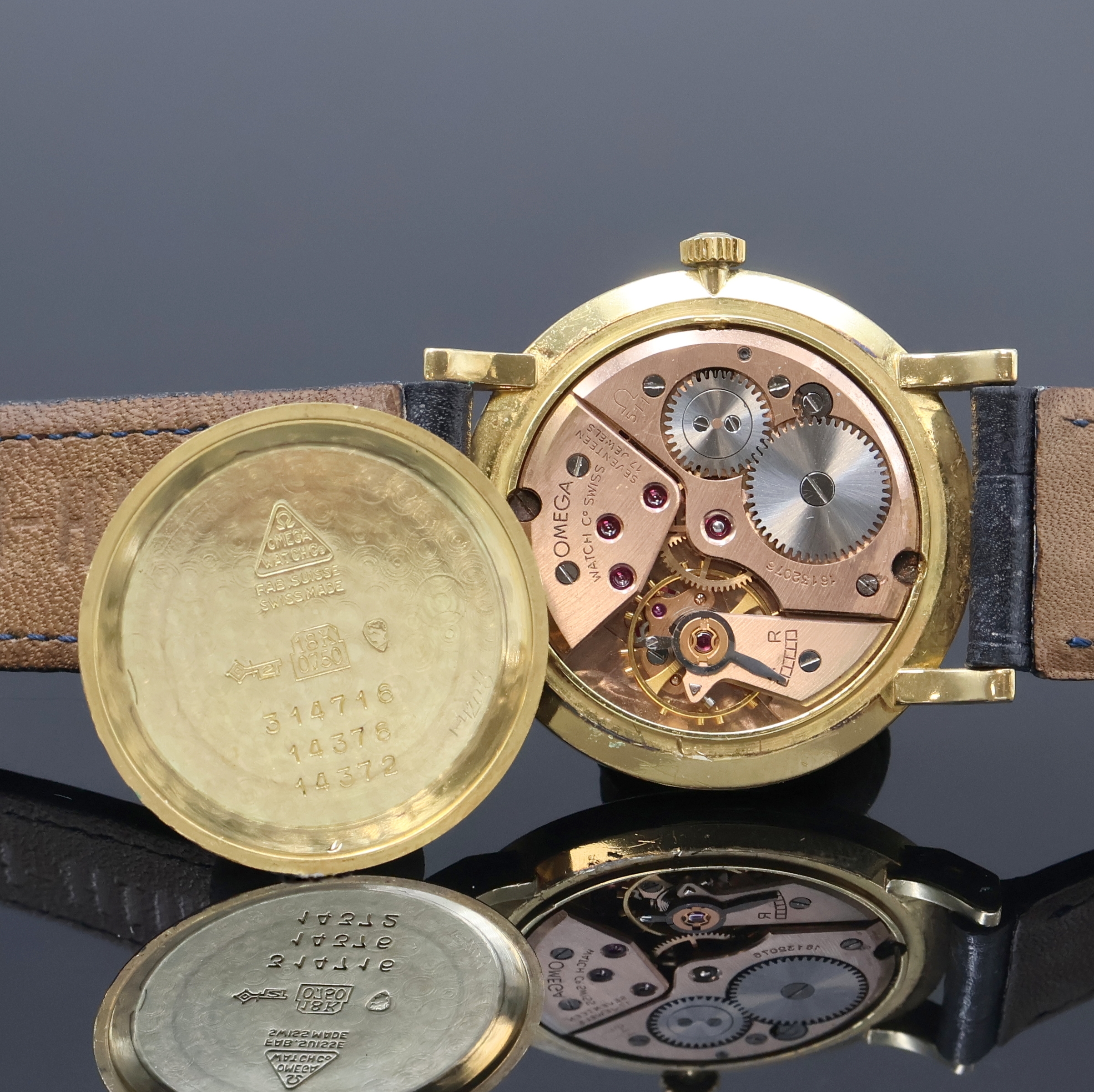 Detail d: OMEGA Armbanduhr in GG 750/000 Referenz 14372, Schweiz um 1960, Handaufzug, Boden aufgedr., strukt. goldfarb. Zifferbl. m. gold. Std.-Ind. u. Zeiger, ...