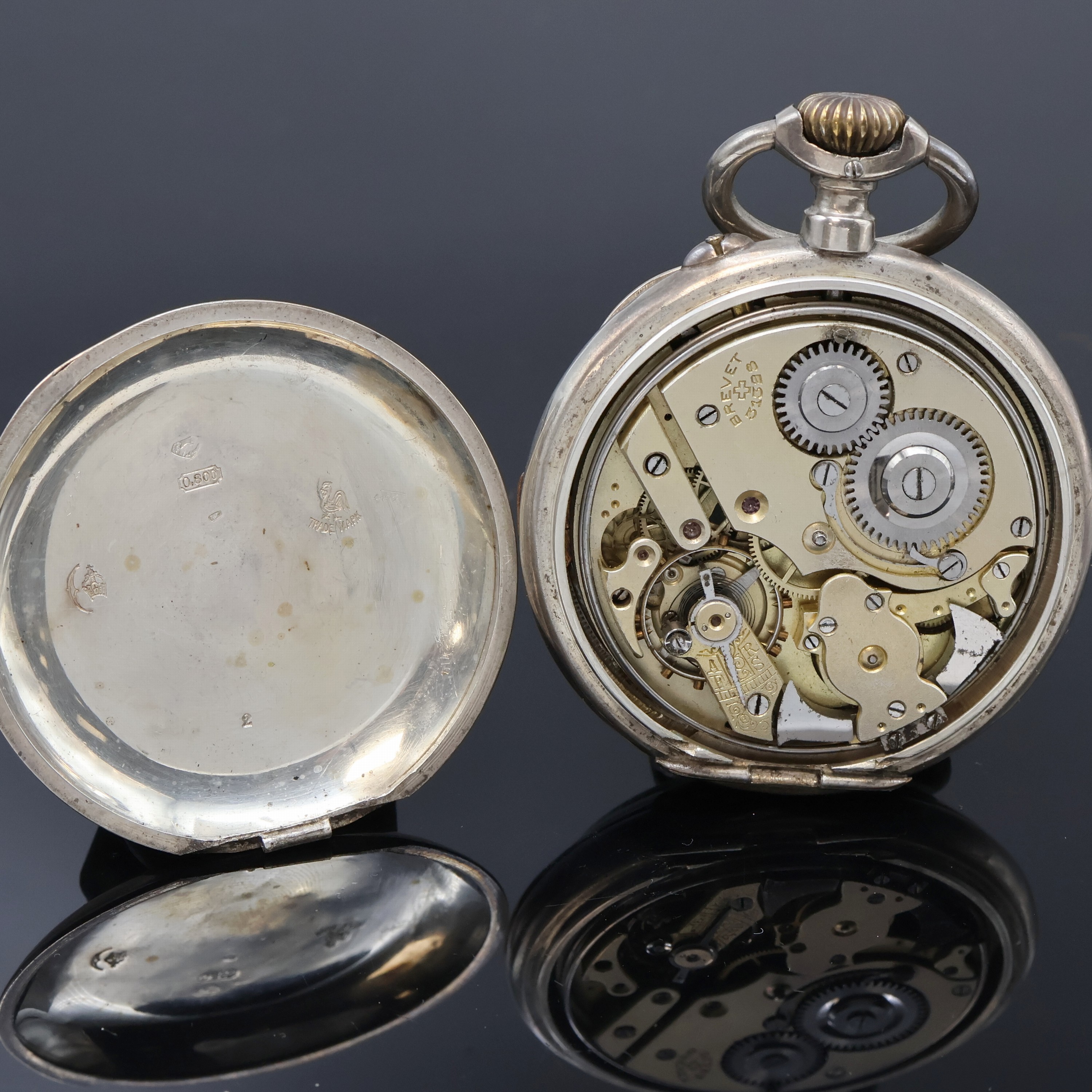 Detail c: Offene Taschenuhr mit 1/4-Repetition im späteren Silbergehäuse, Schweiz um 1910, guill. Geh. berieben/dell., Scharniere zu rep., späteres ...