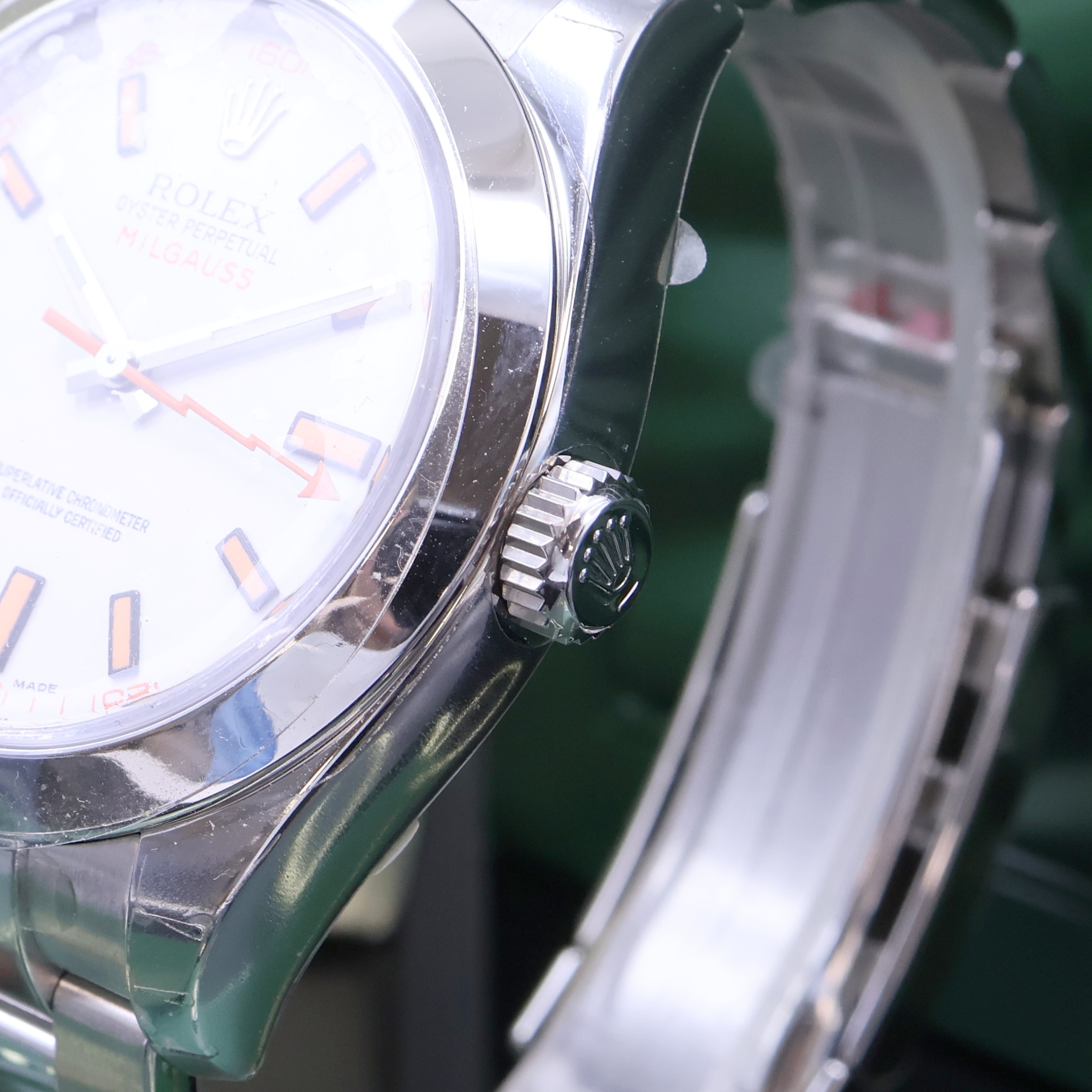 Detail b: ROLEX Oyster Perpetual Milgauss Herrenarmbanduhr Referenz 116400, Schweiz um 2008, Automatik, Chronometer der Superlative in Edelstahl inkl. orig. ...