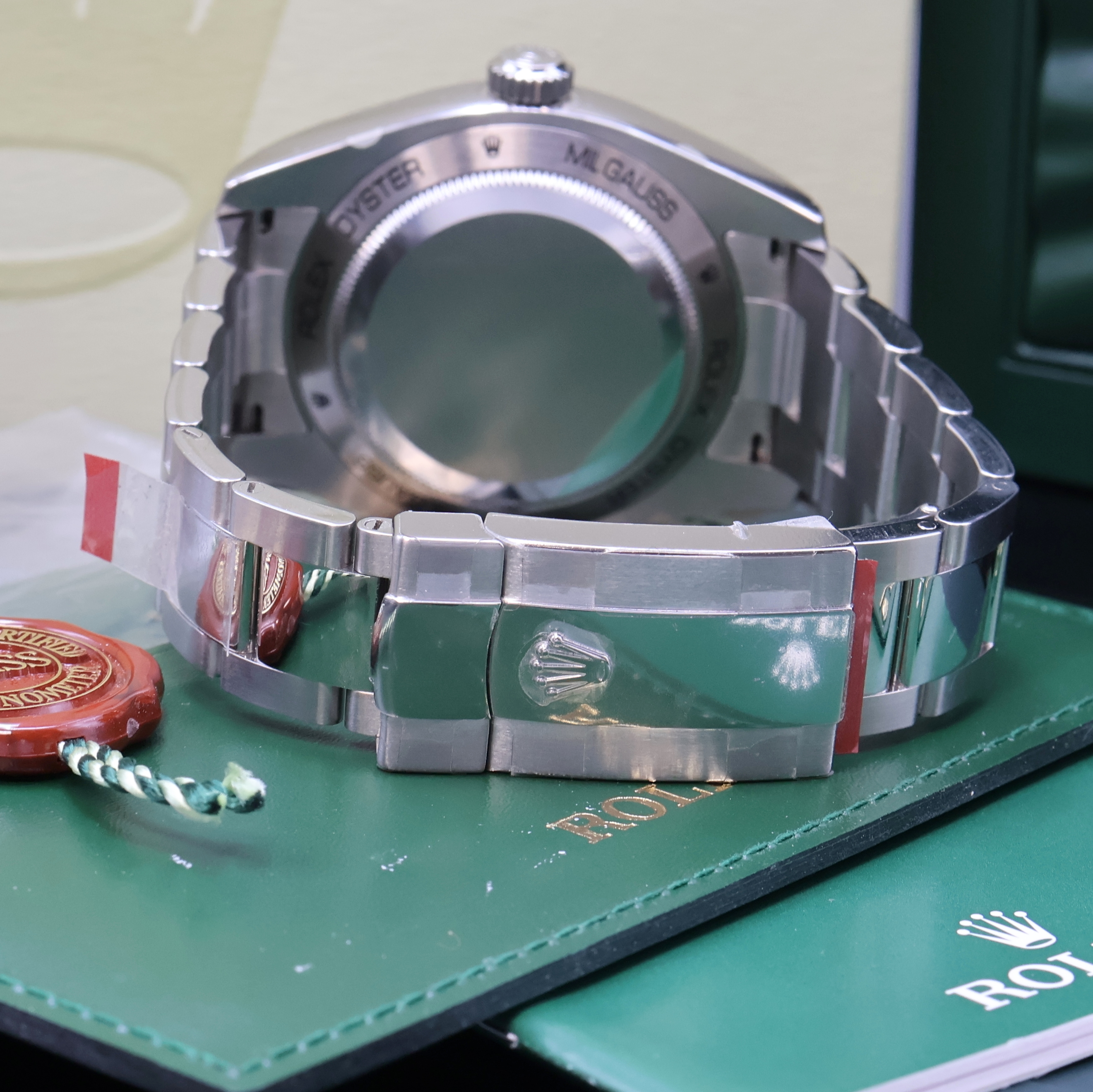Detail c: ROLEX Oyster Perpetual Milgauss Herrenarmbanduhr Referenz 116400, Schweiz um 2008, Automatik, Chronometer der Superlative in Edelstahl inkl. orig. ...