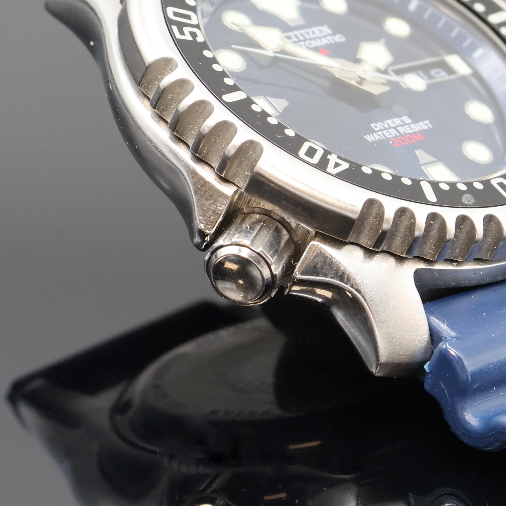Detail b: CITIZEN Divers Promaster Herrenarmbanduhr Referenz 8203-824393, Japan um 1980, Automatik, Boden u. Krone verschr., Lünette m. 60er Teilung eins. ...