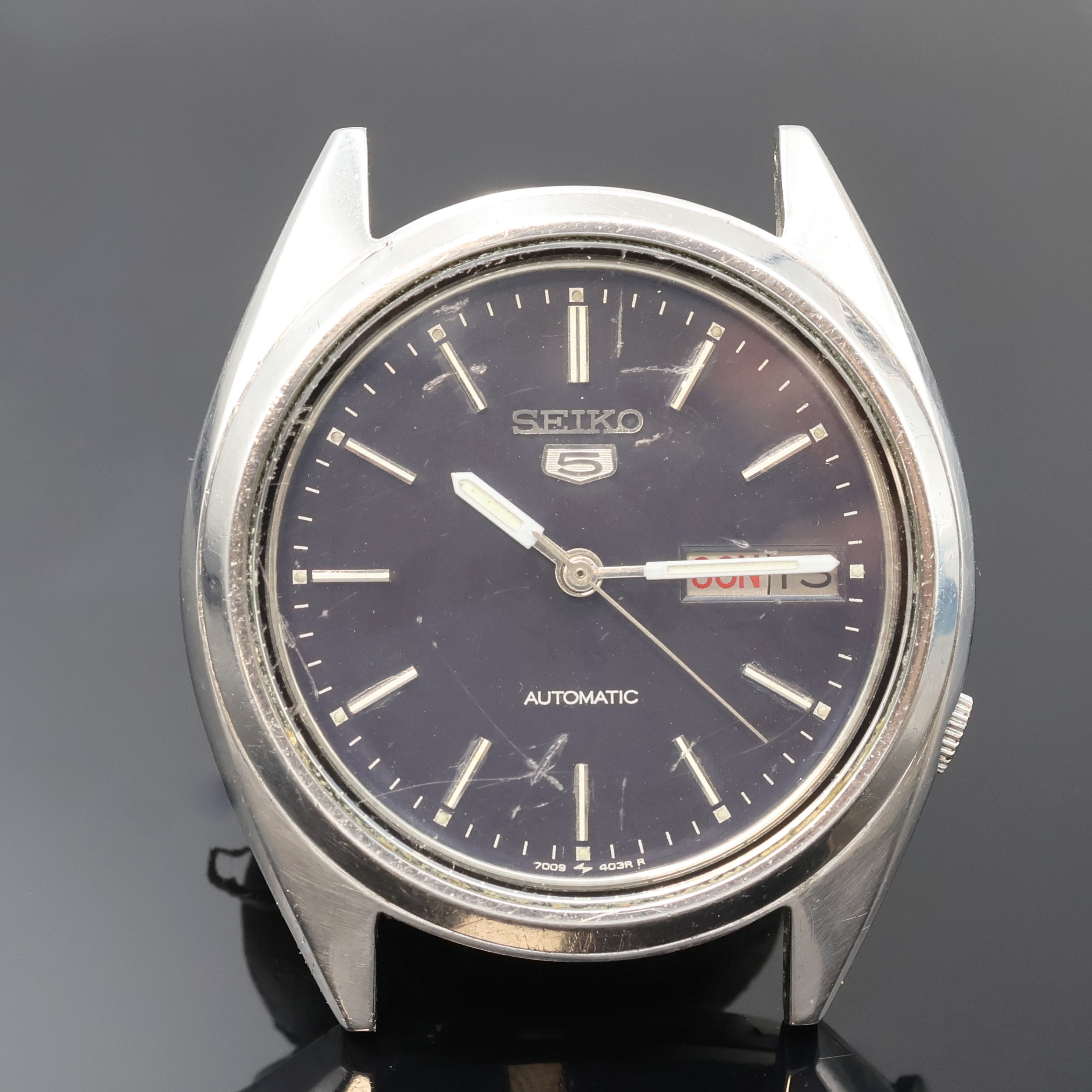 Detail a: SEIKO 5 Sports 2 Armbanduhren in Stahl Referenz 7S26-8760 und 7009-3040, Japan 1990er Jahre, Automatik, Böden verschr., 1x orig. Gliederband m. ...