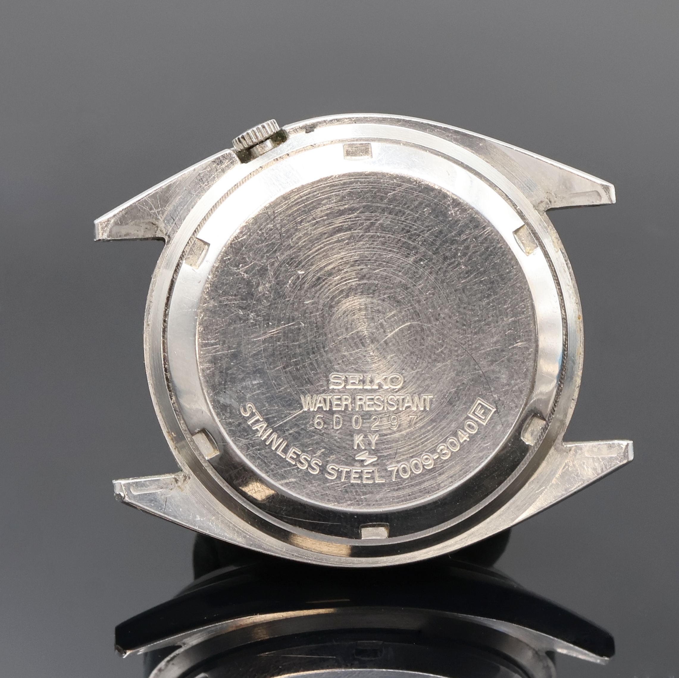 Detail c: SEIKO 5 Sports 2 Armbanduhren in Stahl Referenz 7S26-8760 und 7009-3040, Japan 1990er Jahre, Automatik, Böden verschr., 1x orig. Gliederband m. ...