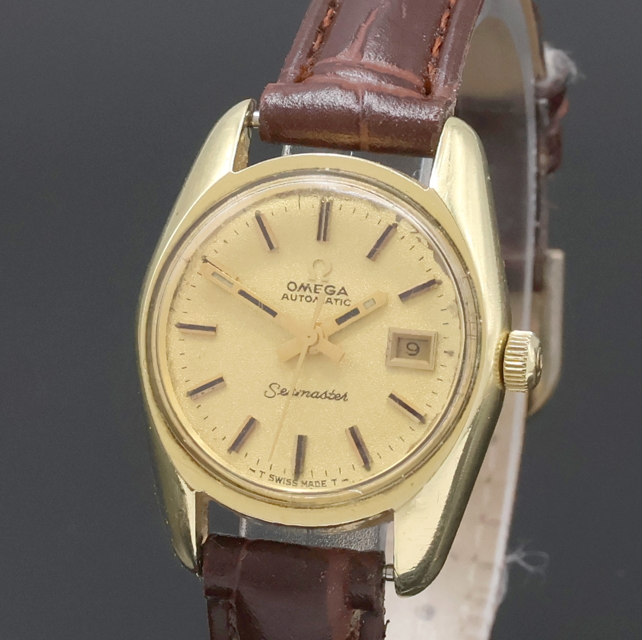 Detail a: OMEGA Seamaster vergoldete Damenarmbanduhr Referenz 566026, Schweiz um 1970, Automatik, Boden verschr., goldfarb. Zifferbl. m. aufges. Std.-Ind., ...