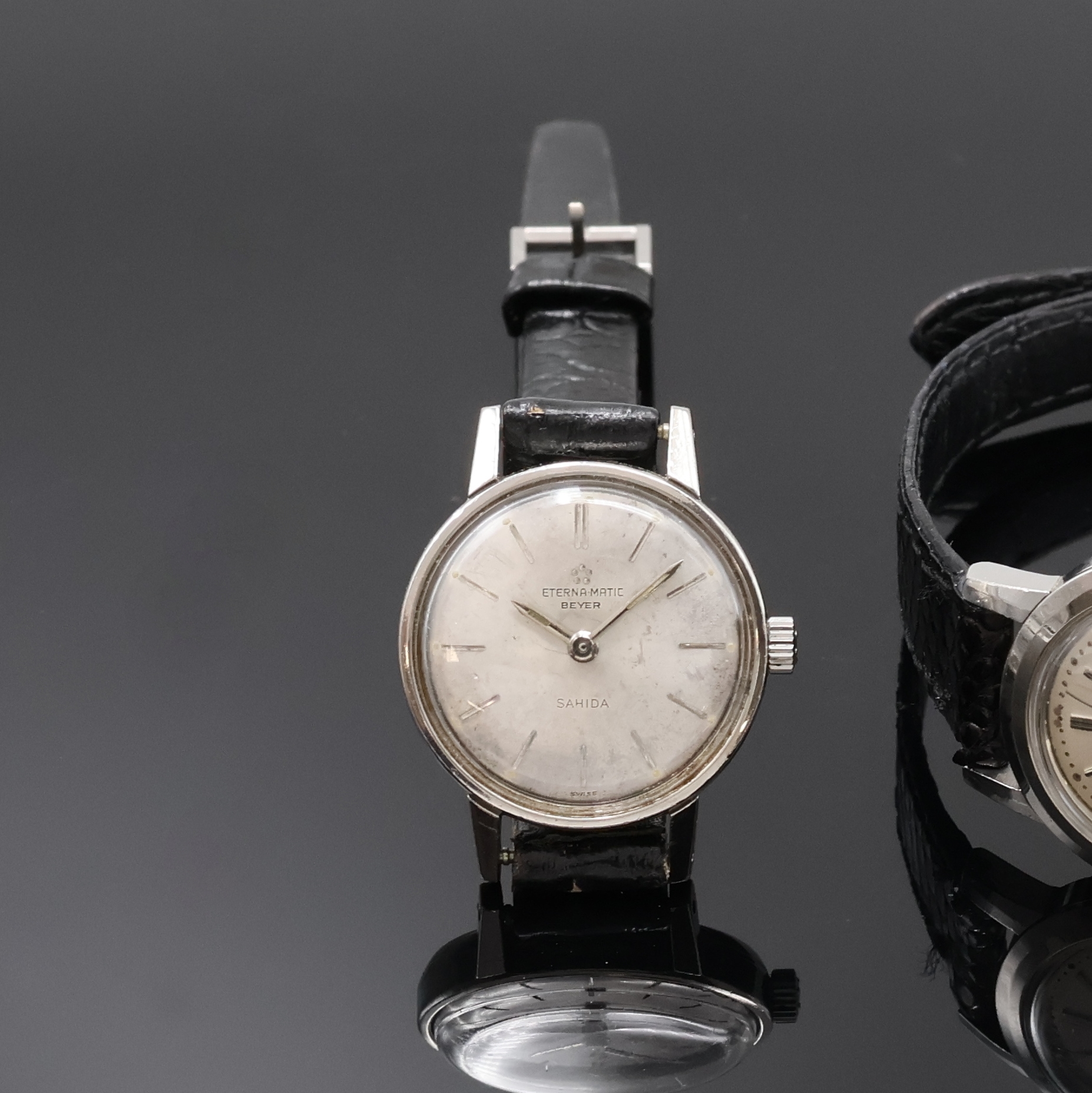 Detail a: ETERNA-MATIC 2 Damenarmbanduhren in Stahl, Schweiz um 1960, Automatik, 1x Modell Sahida, Böden verschr. u. gedr., silb. Zifferblätter, 1x m. Beyer ...