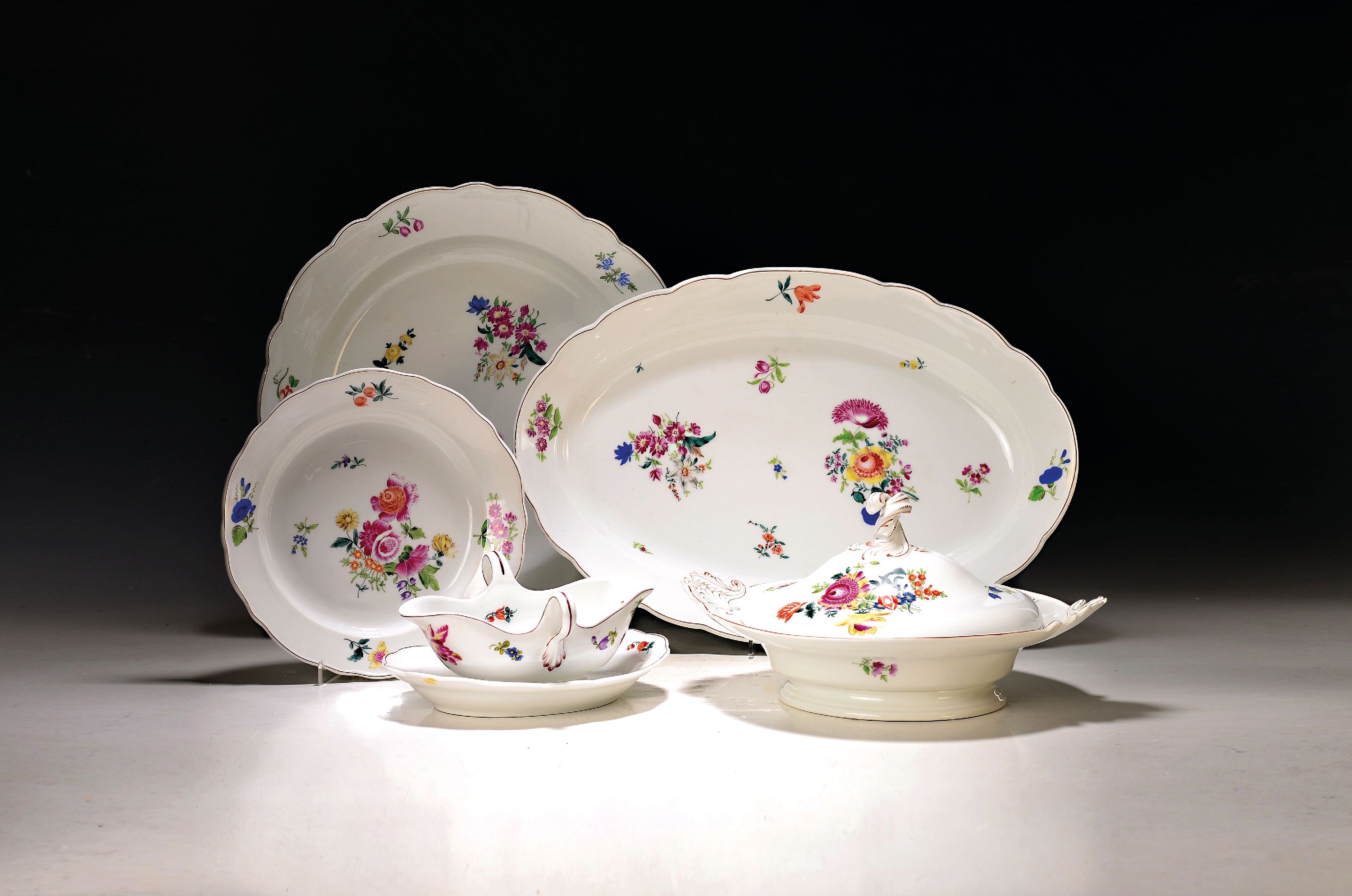 Image 27061584 - Umfangreiches Speiseservice, Ungvarer Tata Ungarn, vor 1910, Porzellan, reich bunt ...