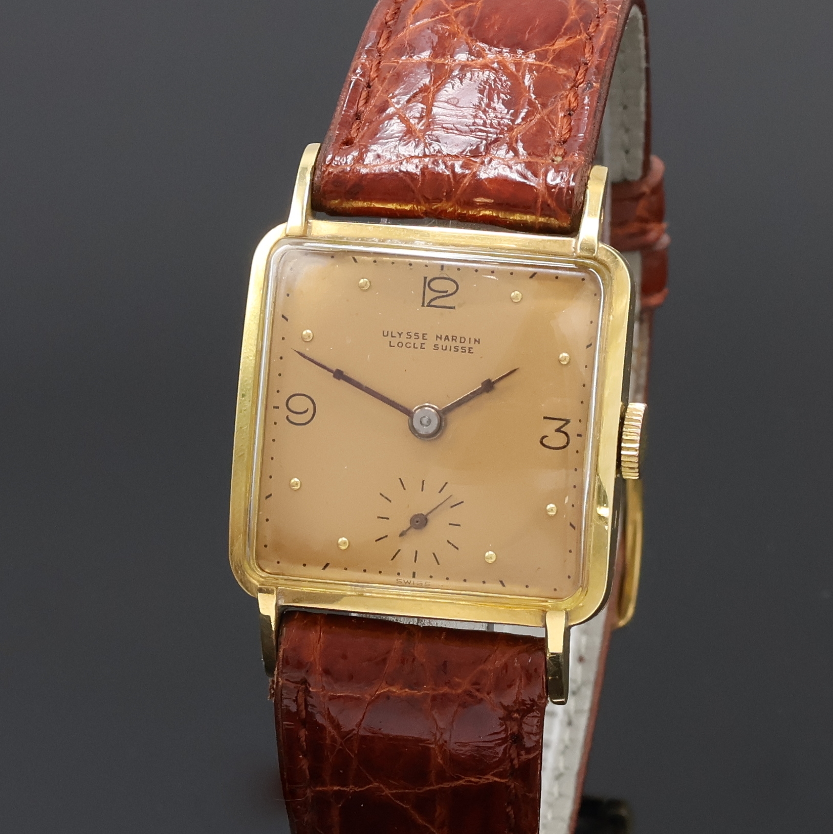 Detail a: ULYSSE NARDIN viereckige Armbanduhr in GG 750/000, Schweiz um 1940, Handaufzug, Boden aufgedr., gold. Zifferbl. m. gold. Std.-Ind. u. schwarzen arab. ...