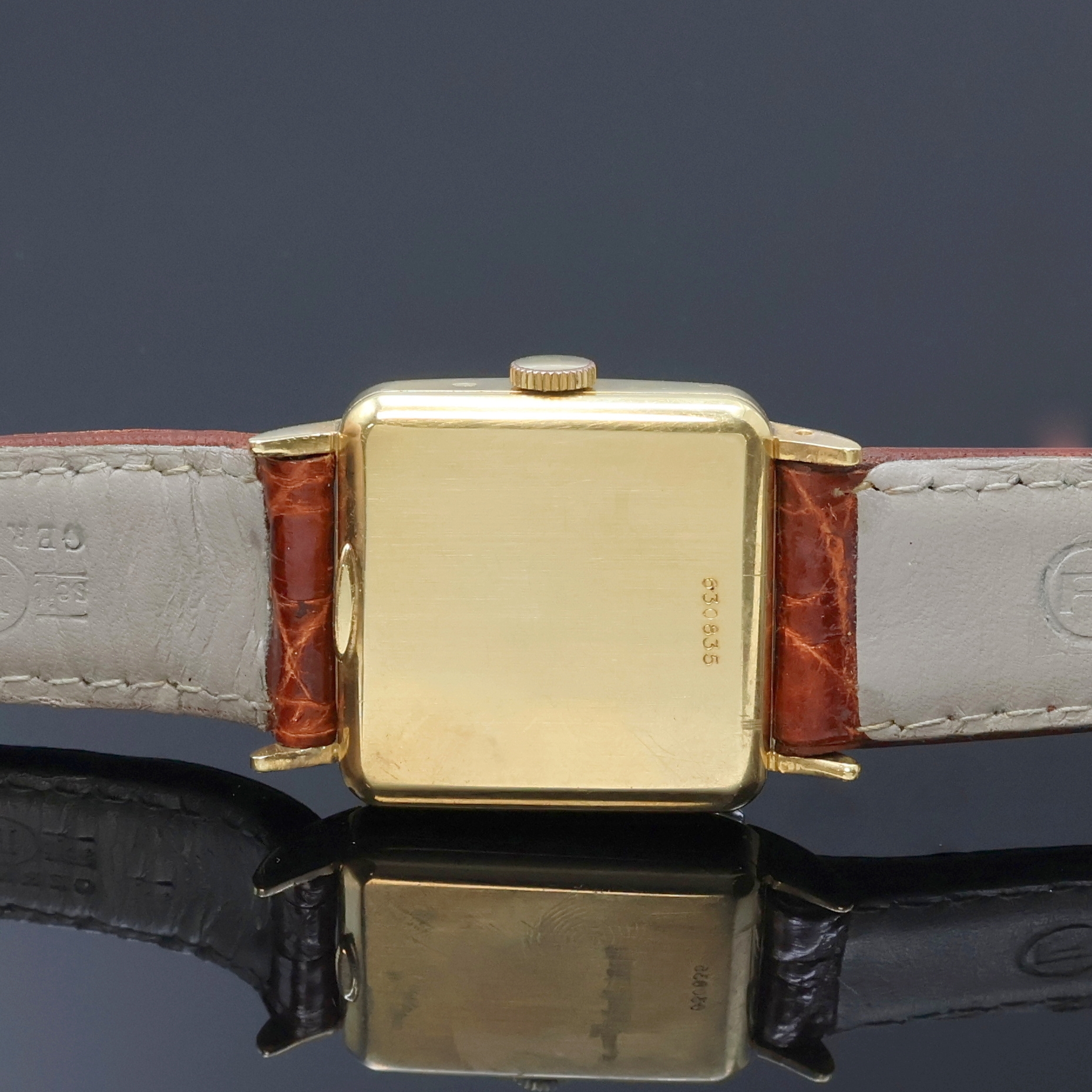 Detail c: ULYSSE NARDIN viereckige Armbanduhr in GG 750/000, Schweiz um 1940, Handaufzug, Boden aufgedr., gold. Zifferbl. m. gold. Std.-Ind. u. schwarzen arab. ...