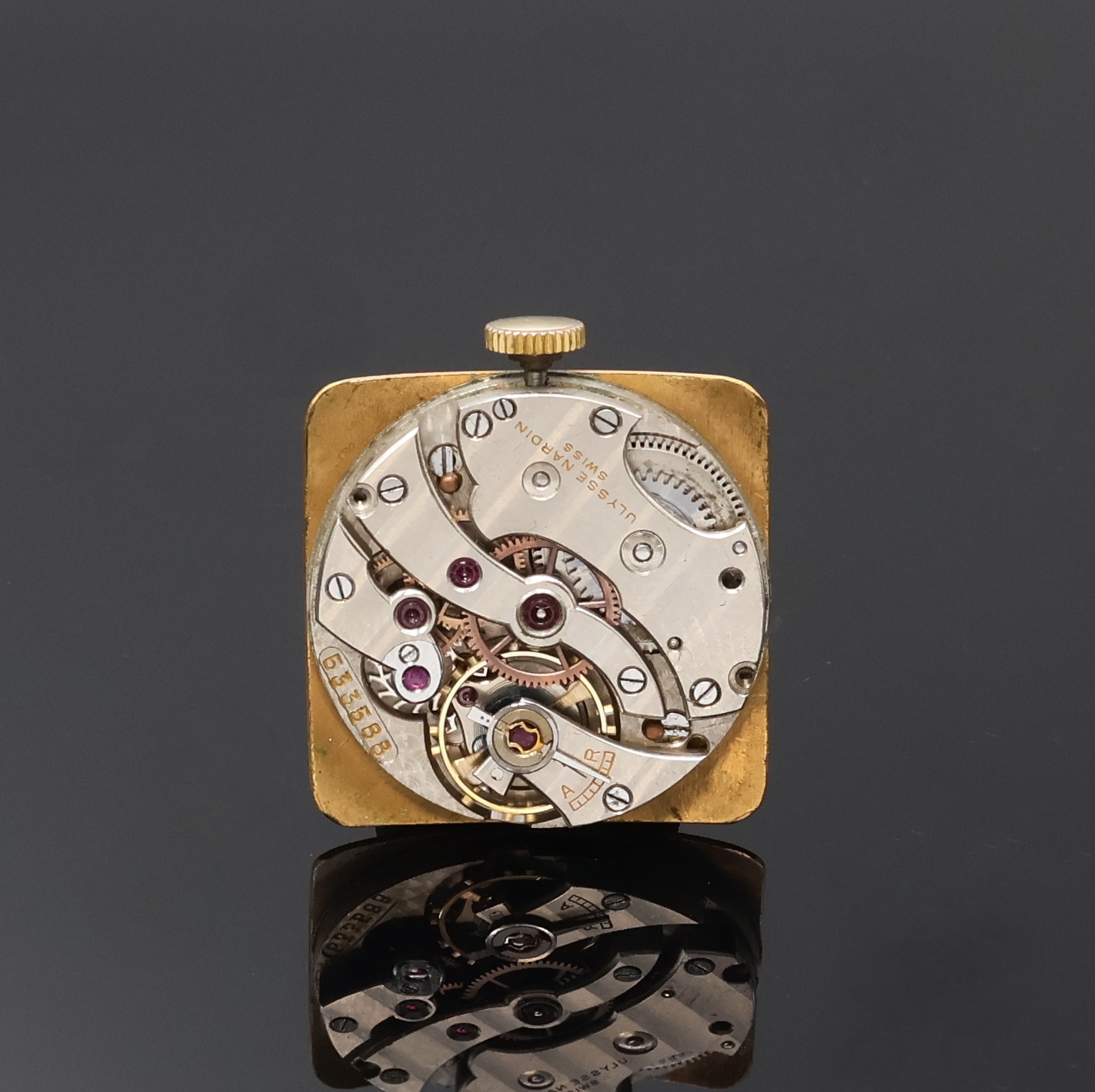 Detail d: ULYSSE NARDIN viereckige Armbanduhr in GG 750/000, Schweiz um 1940, Handaufzug, Boden aufgedr., gold. Zifferbl. m. gold. Std.-Ind. u. schwarzen arab. ...