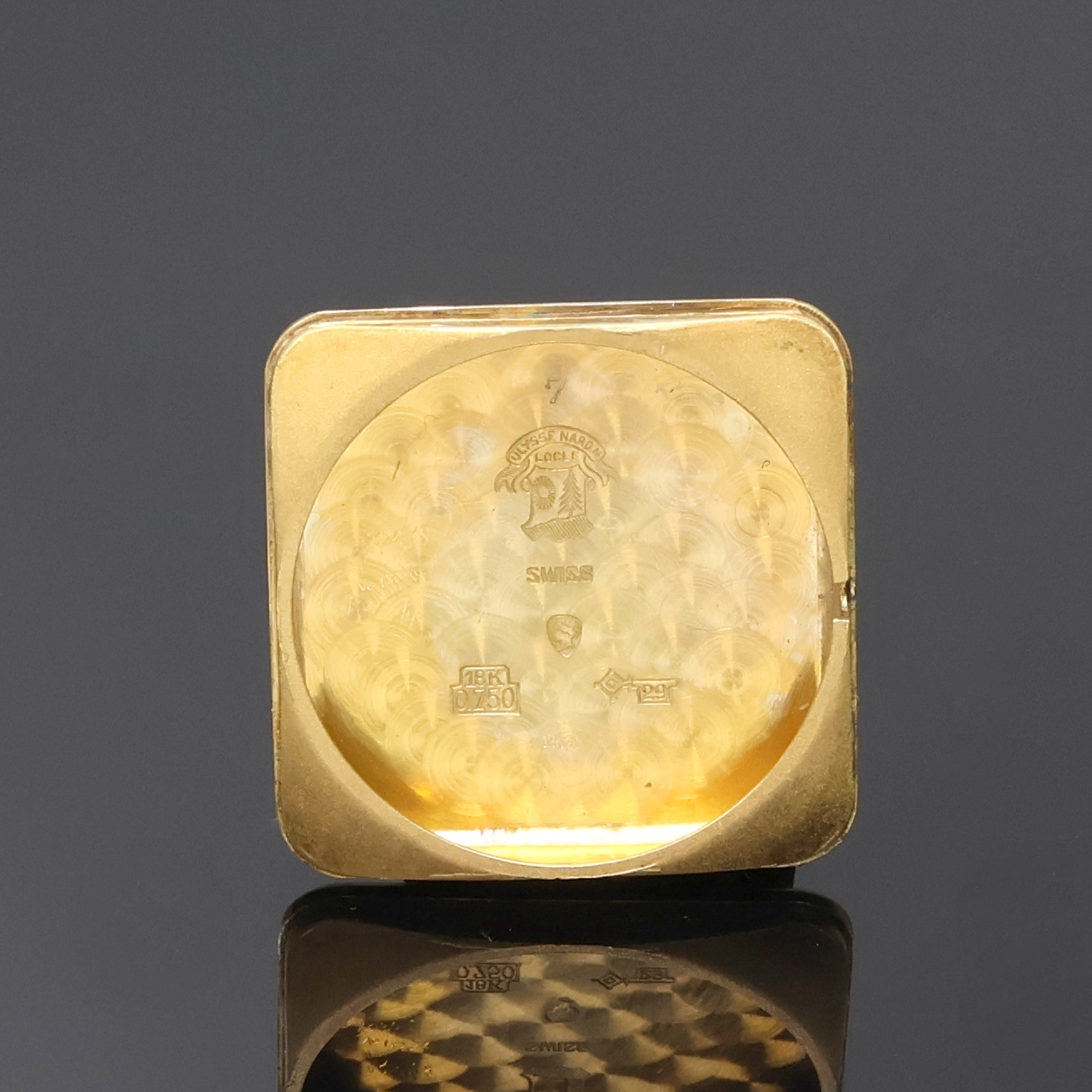 Detail e: ULYSSE NARDIN viereckige Armbanduhr in GG 750/000, Schweiz um 1940, Handaufzug, Boden aufgedr., gold. Zifferbl. m. gold. Std.-Ind. u. schwarzen arab. ...