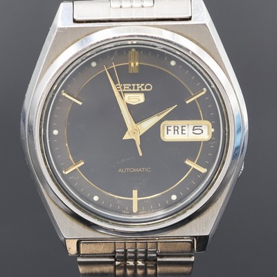 27061578b - SEIKO 5 Sports 2 Armbanduhren in Stahl Referenz 7S26-8760 und 7009-3040, Japan 1990er ...