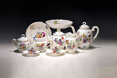 Image Kaffee- und Teeservice, Ungvarer Tata Ungarn, um 1910, Porzellan, verschiedener bunter ...