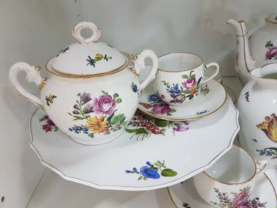 27061580a - Kaffee- und Teeservice, Ungvarer Tata Ungarn, um 1910, Porzellan, verschiedener bunter ...