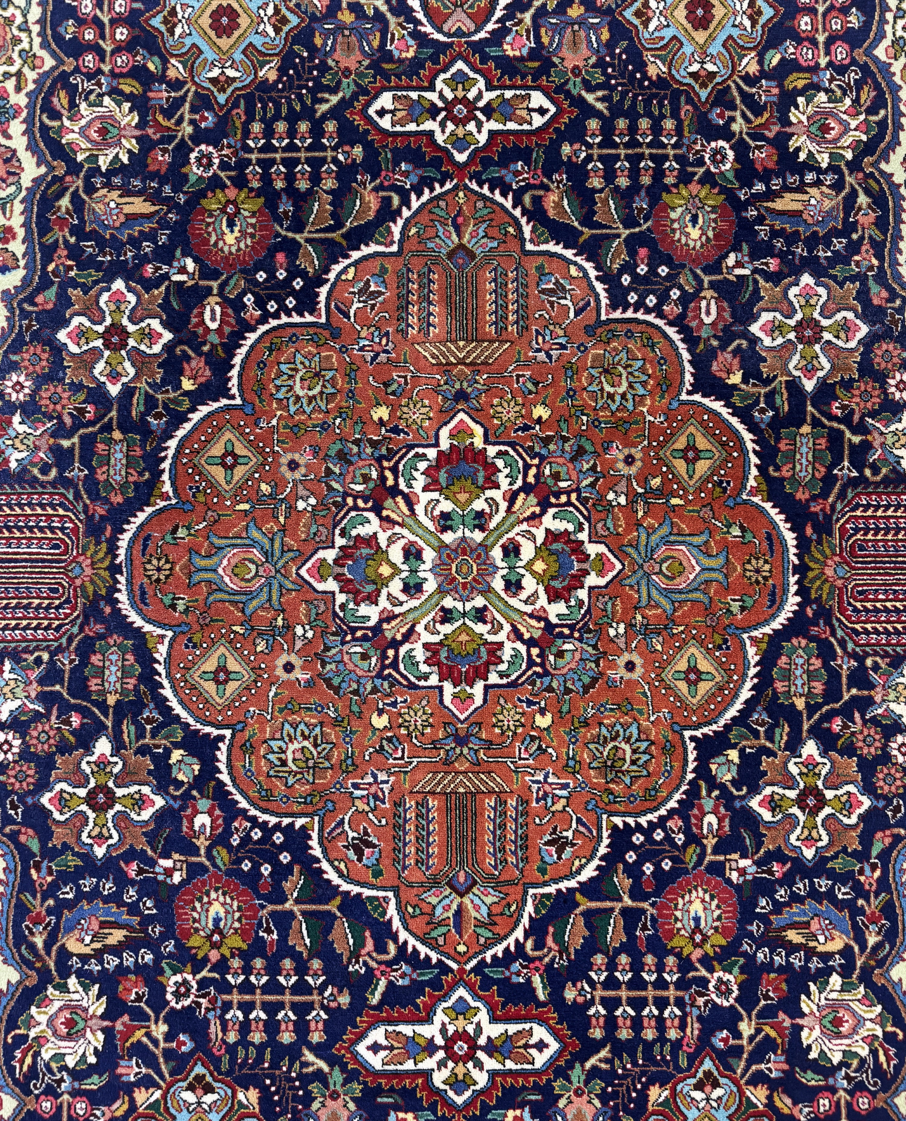 Detail c: Täbriz alt, Persien, Mitte 20.Jhd, Wolle auf Baumwolle, ca. 310 x 203 cm, EHZ: 2