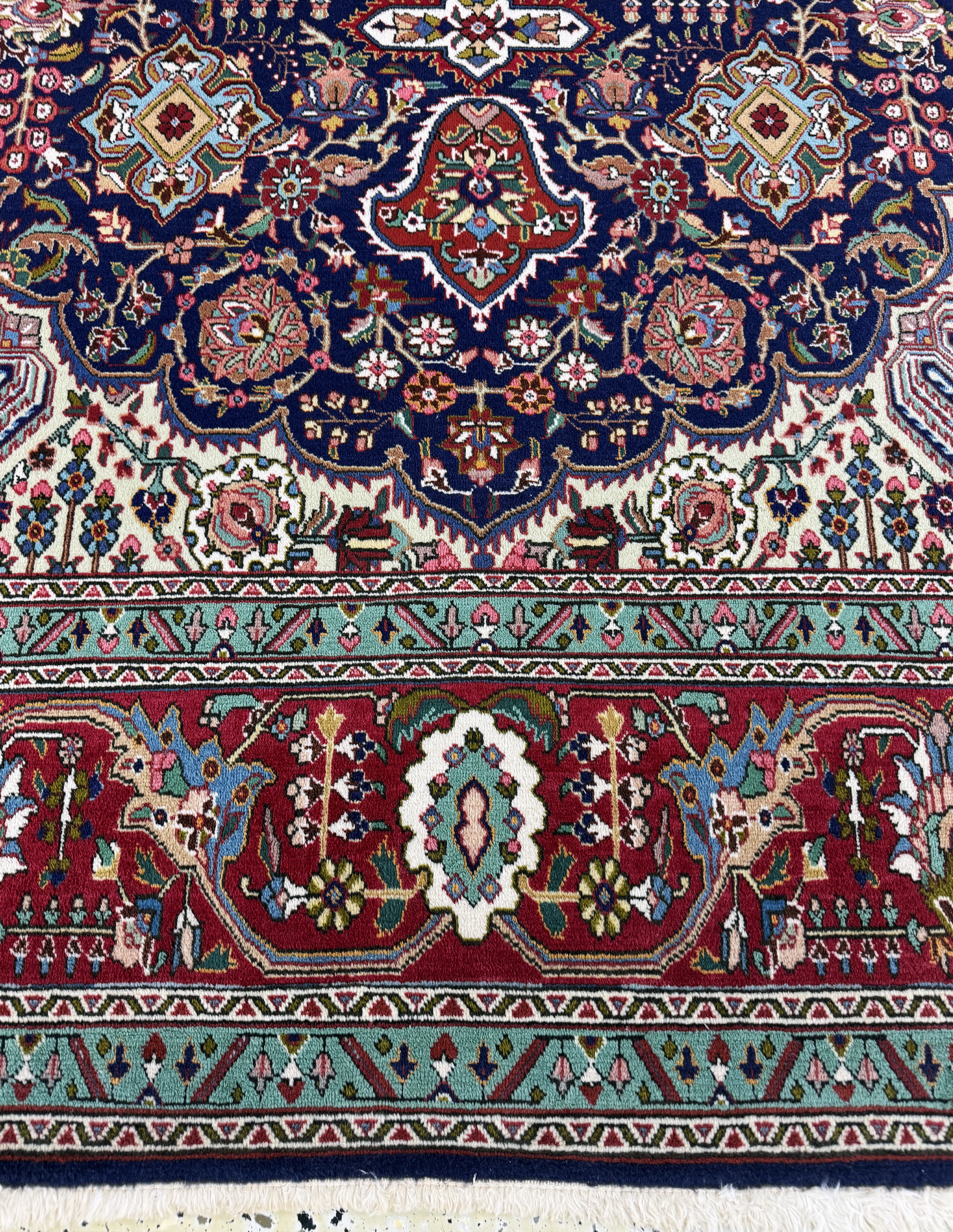 Detail e: Täbriz alt, Persien, Mitte 20.Jhd, Wolle auf Baumwolle, ca. 310 x 203 cm, EHZ: 2