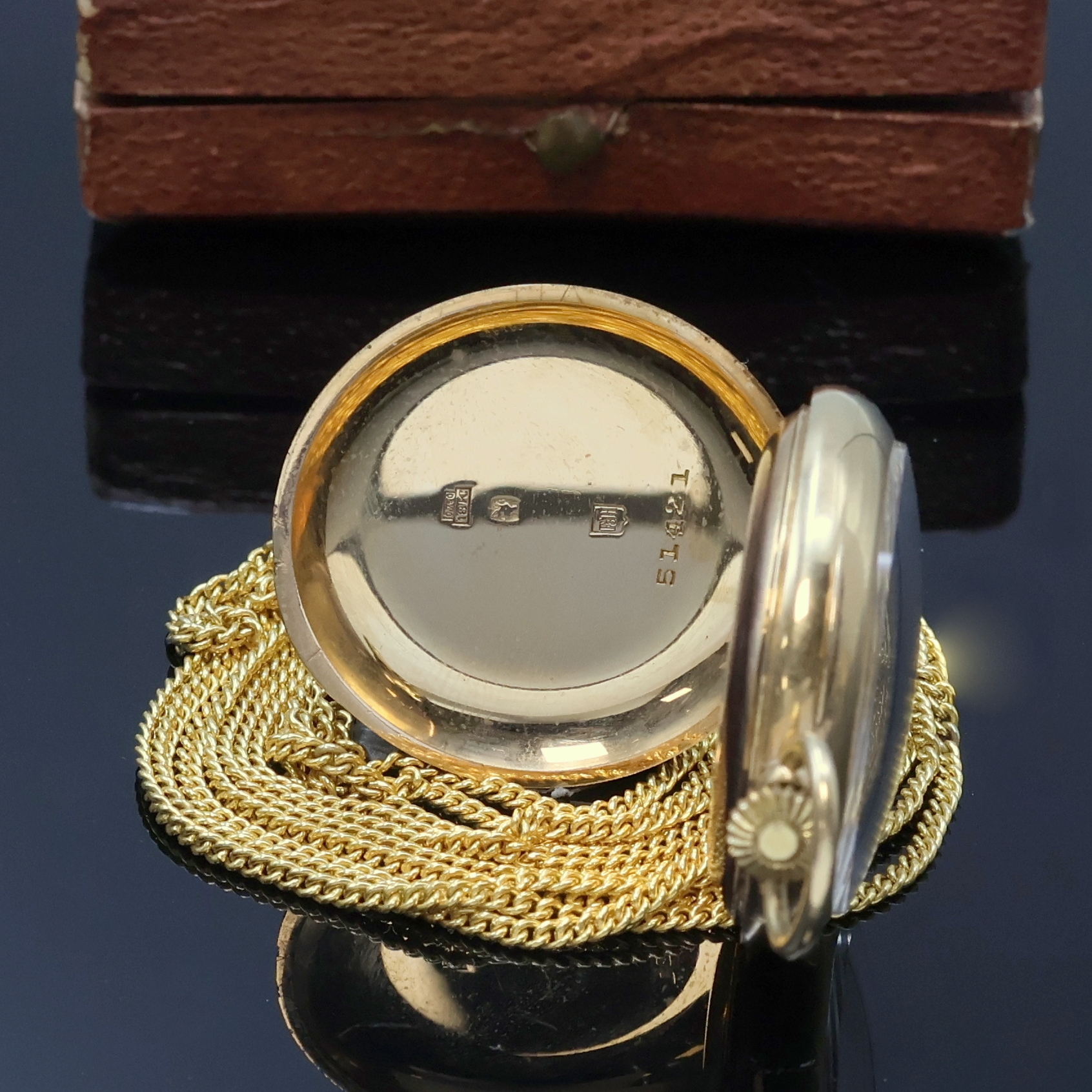 Detail b: ALEX HÜNING offene Damentaschenuhr in GG 750/000 mit Kette in GG 585/000, Schweiz um 1910, glattes Geh., Metallcuvette, Emailzifferbl. m. ...