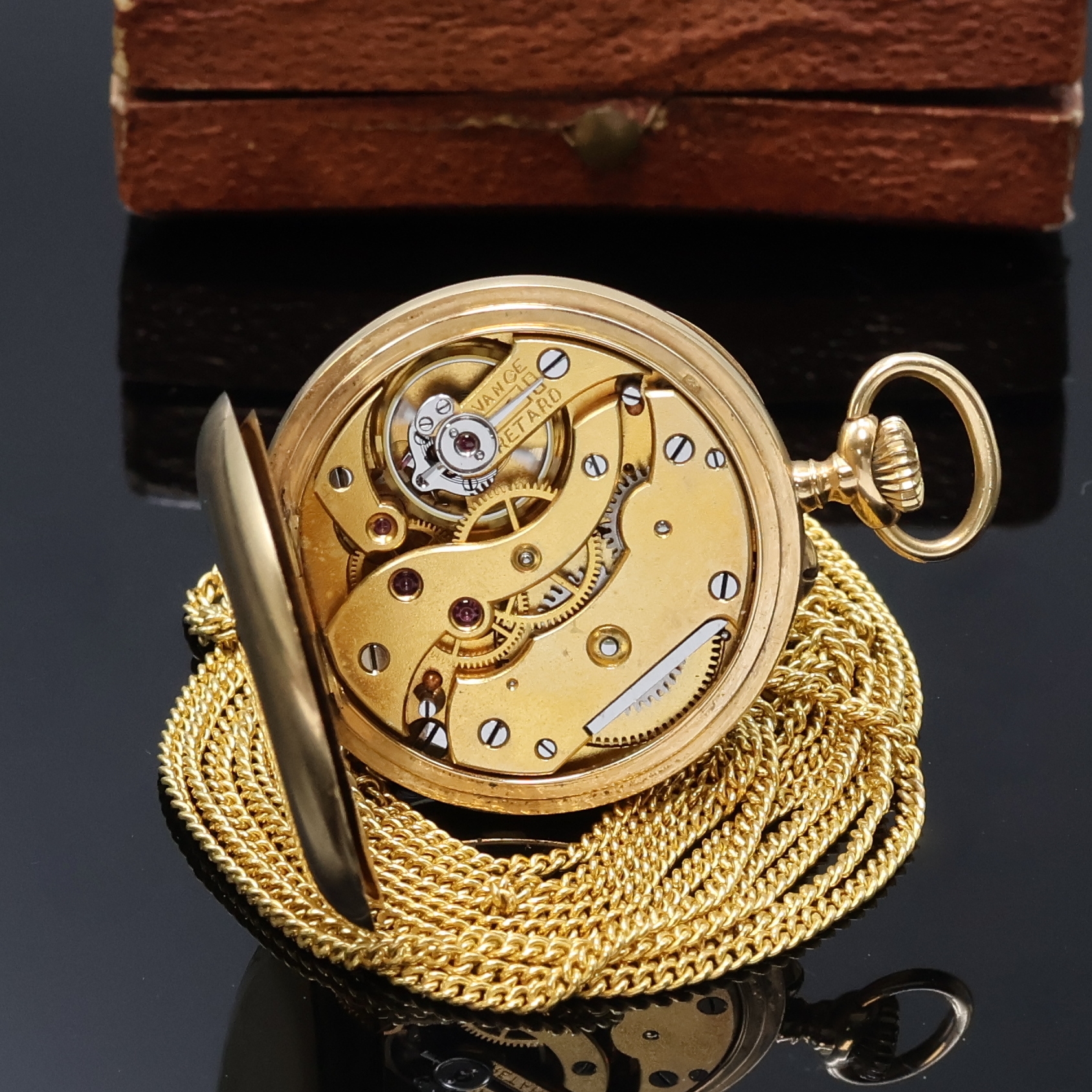 Detail e: ALEX HÜNING offene Damentaschenuhr in GG 750/000 mit Kette in GG 585/000, Schweiz um 1910, glattes Geh., Metallcuvette, Emailzifferbl. m. ...