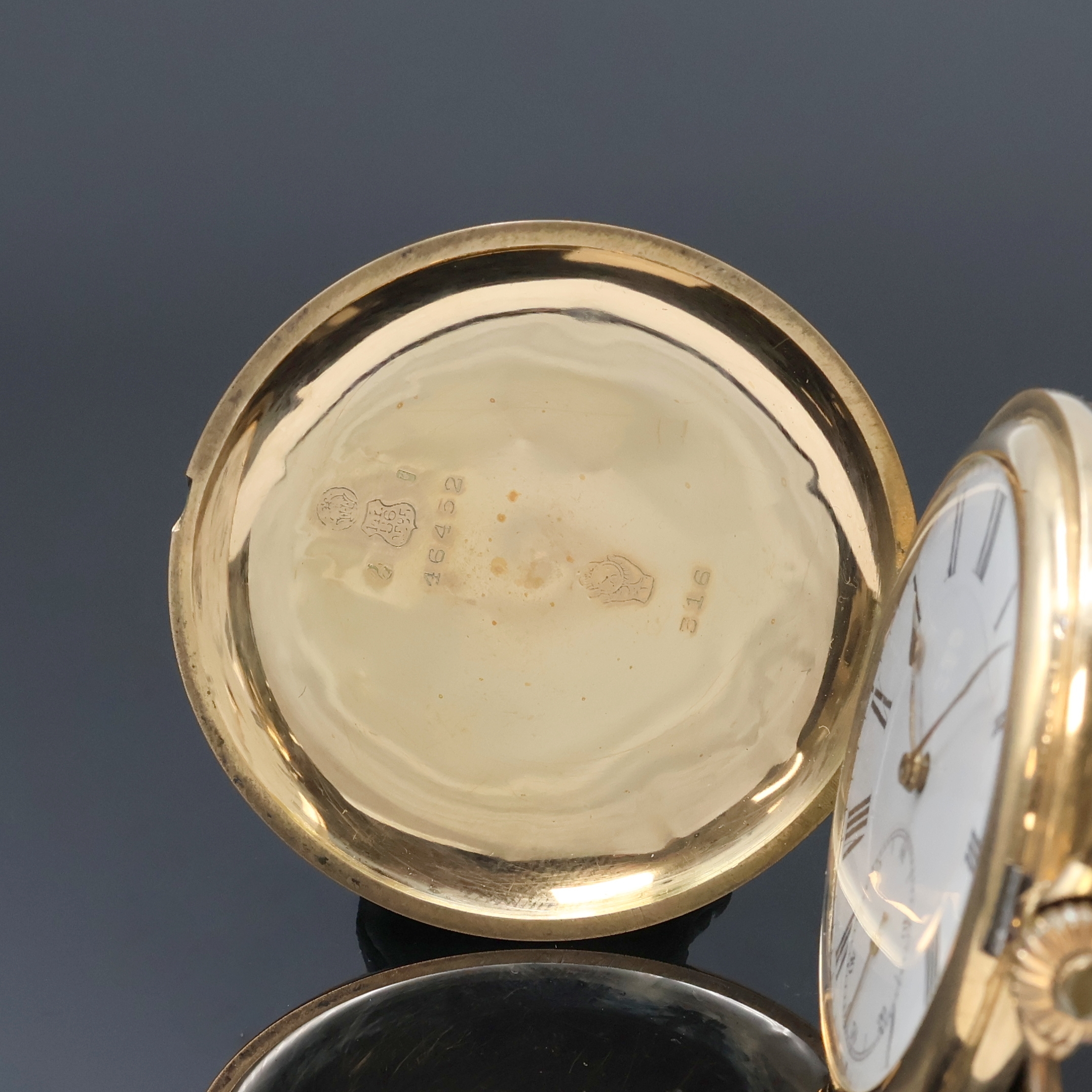 Detail a: MOVADO Herrensavonette in RoseG 585/000, Schweiz um 1920, glattes Geh. dell., Metallcuvette, Emailzifferbl. riss., röm. Zahlen, gold. Zeiger, kl. ...
