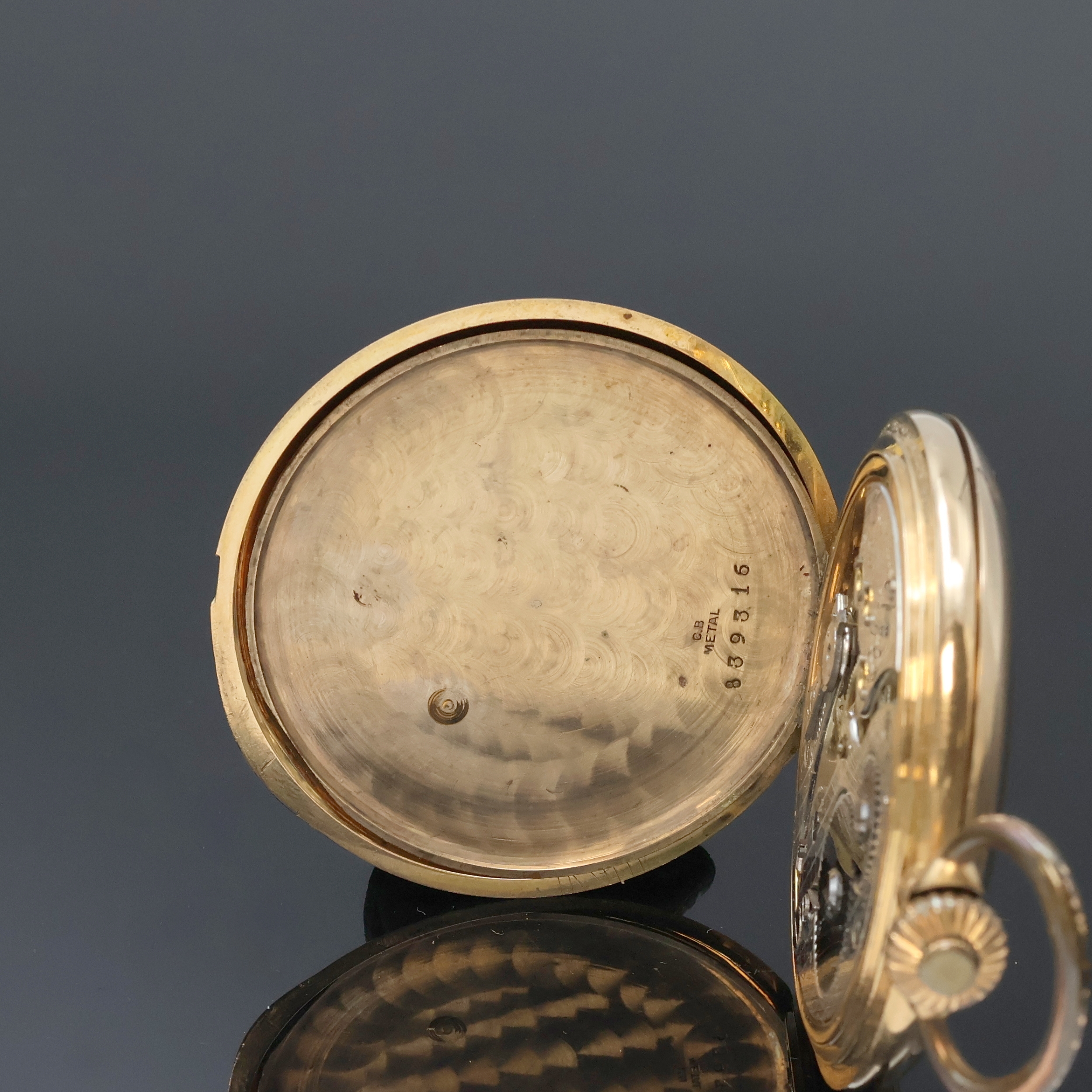 Detail e: MOVADO Herrensavonette in RoseG 585/000, Schweiz um 1920, glattes Geh. dell., Metallcuvette, Emailzifferbl. riss., röm. Zahlen, gold. Zeiger, kl. ...