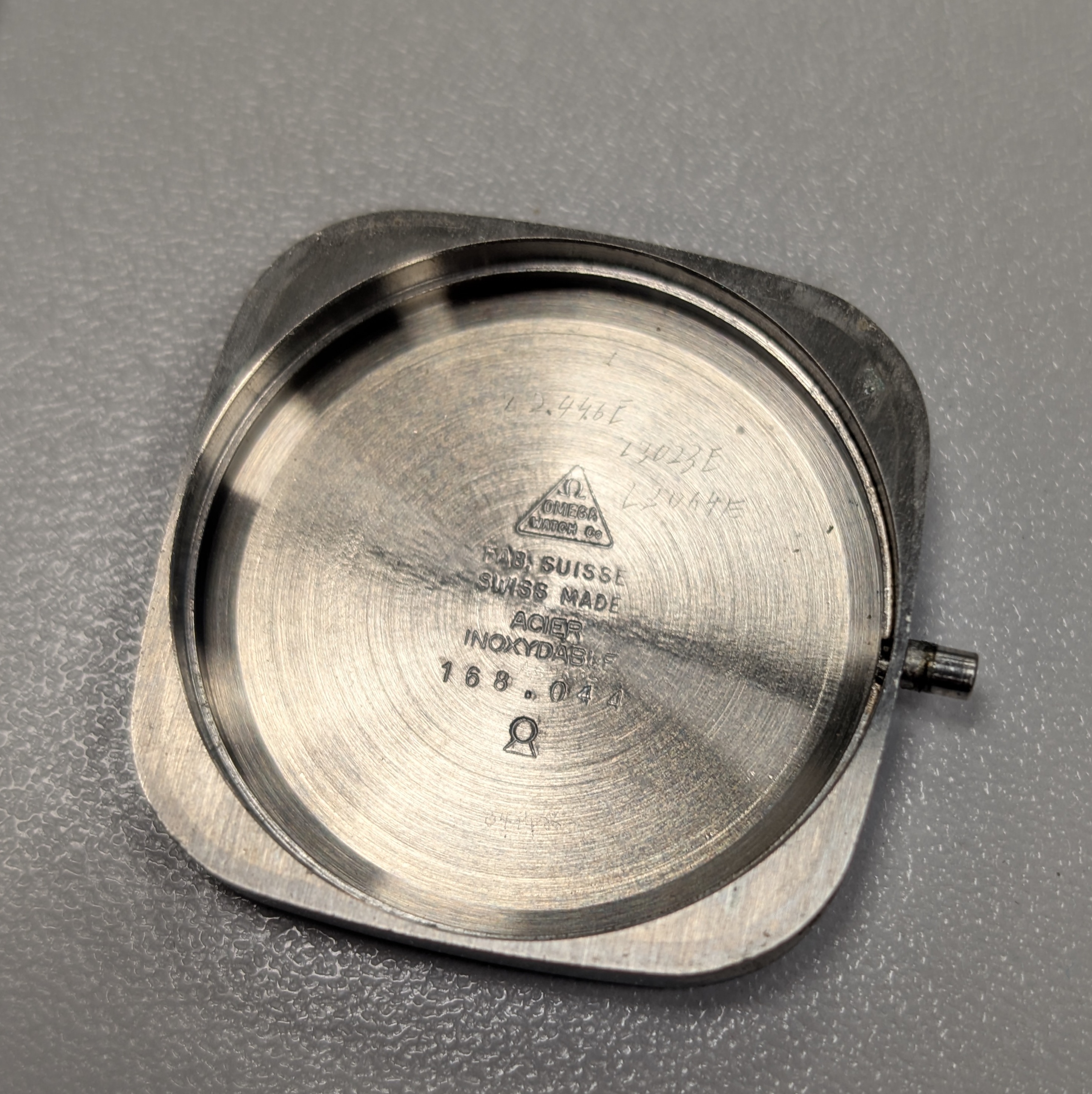 Detail f: OMEGA Constellation Armbandchronometer in Edelstahl Referenz 168.044, Schweiz um 1969, Automatik, rechteck., 3-teil. Geh. inkl. Lederband m. orig. ...