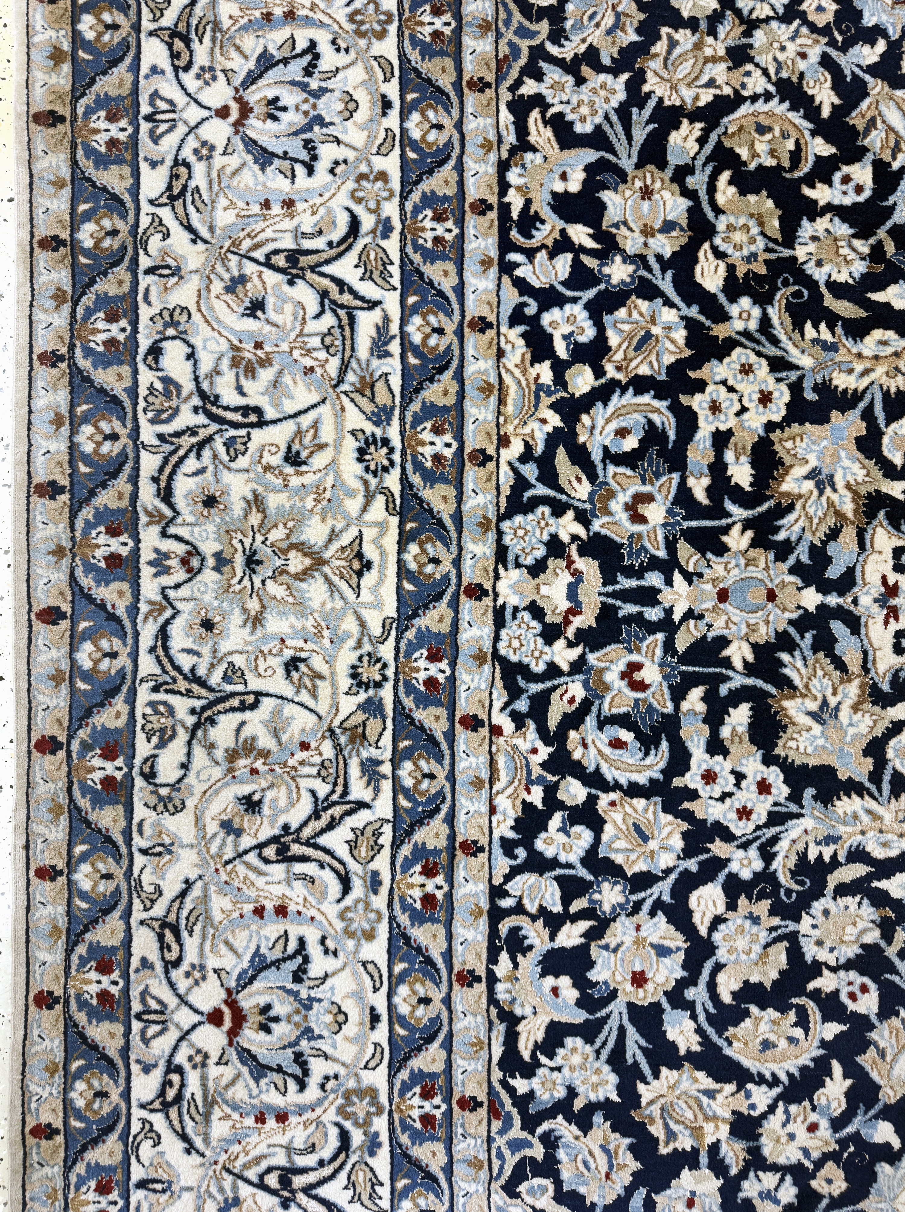 Detail c: Nain fein(9 La), Persien, Mitte 20.Jhd, Korkwolle mit Seide, ca. 357 x 247 cm, ca. 500.000 Kn/qm, Reinigungsbedürftig, EHZ: 2