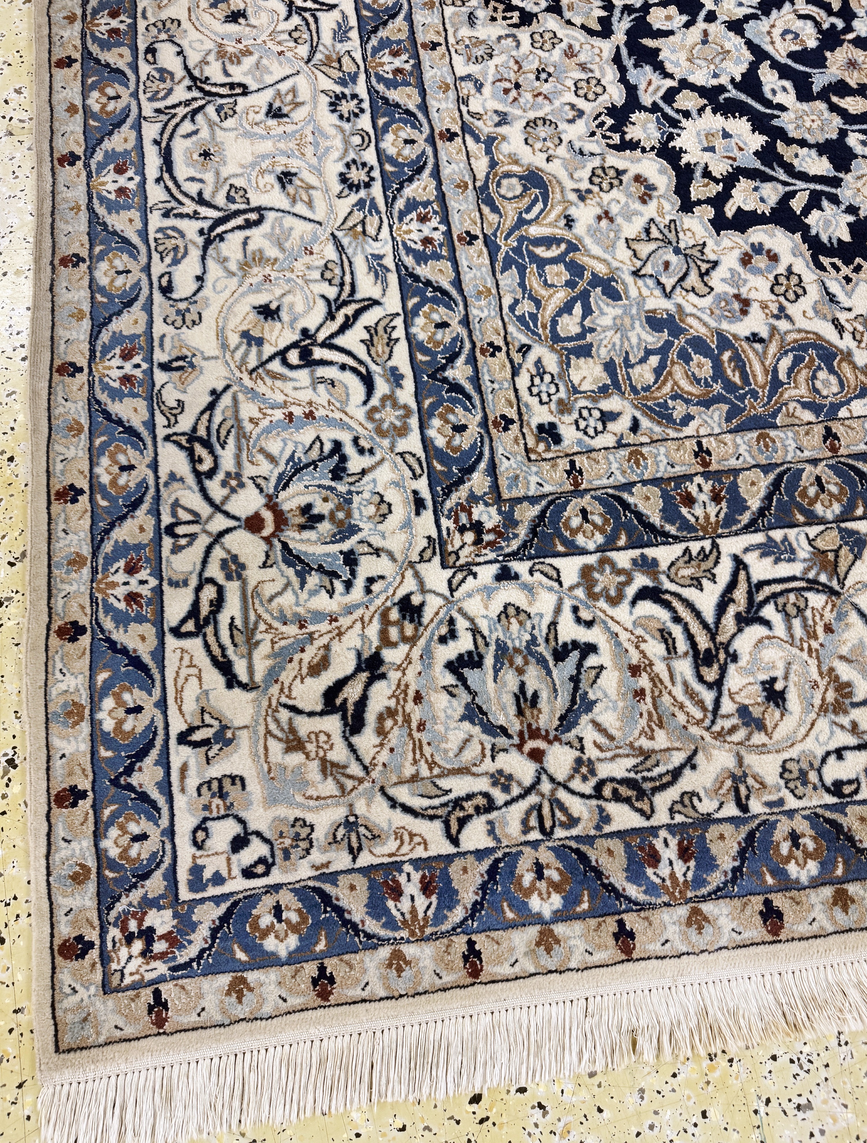 Detail h: Nain fein(9 La), Persien, Mitte 20.Jhd, Korkwolle mit Seide, ca. 357 x 247 cm, ca. 500.000 Kn/qm, Reinigungsbedürftig, EHZ: 2