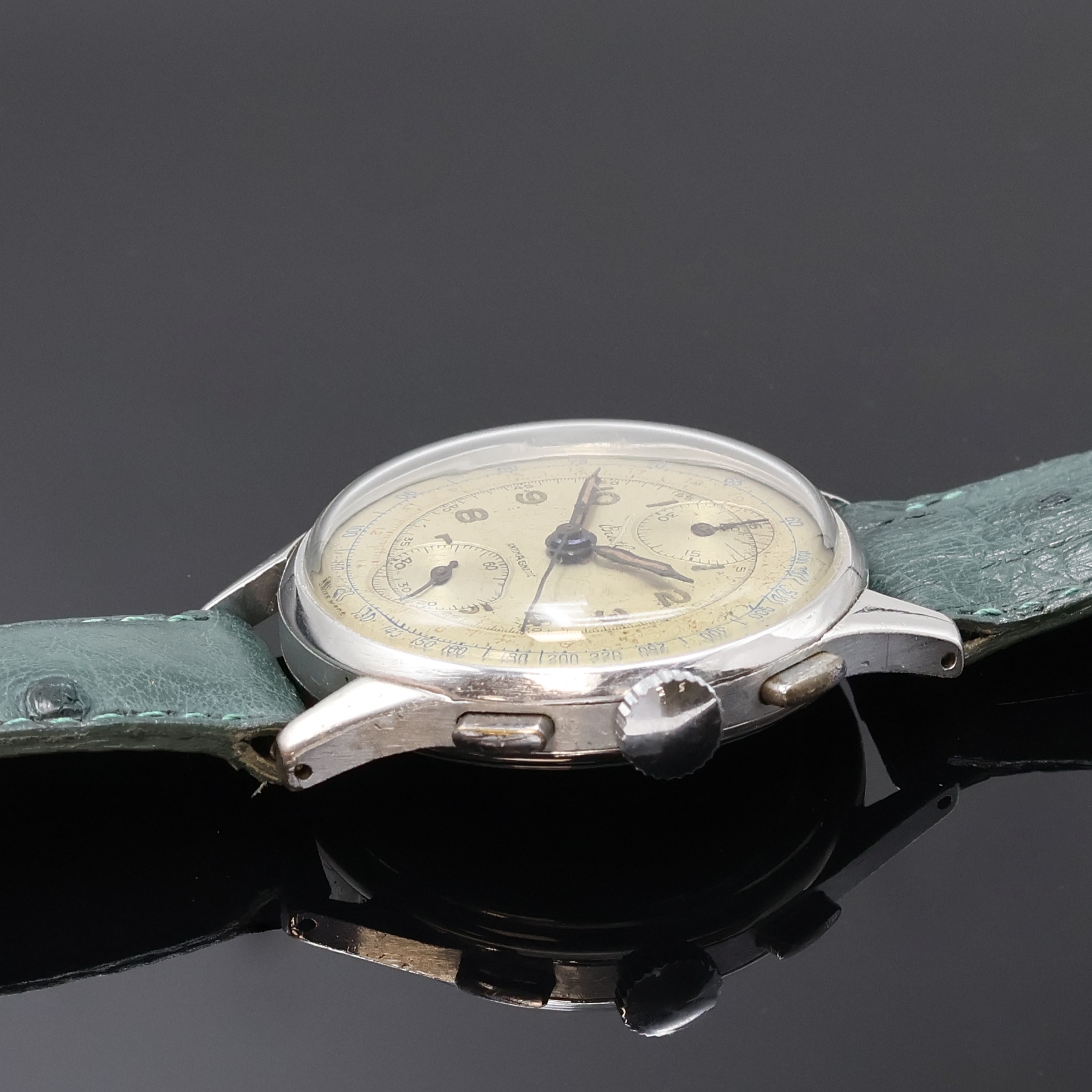 Detail b: BREITLING Armbandchronograph mit Kaliber Venus 170 Referenz 178, Schweiz um 1945, Handaufzug, verchr. Geh., Boden u. Glasrand aufgedr., silb. ...