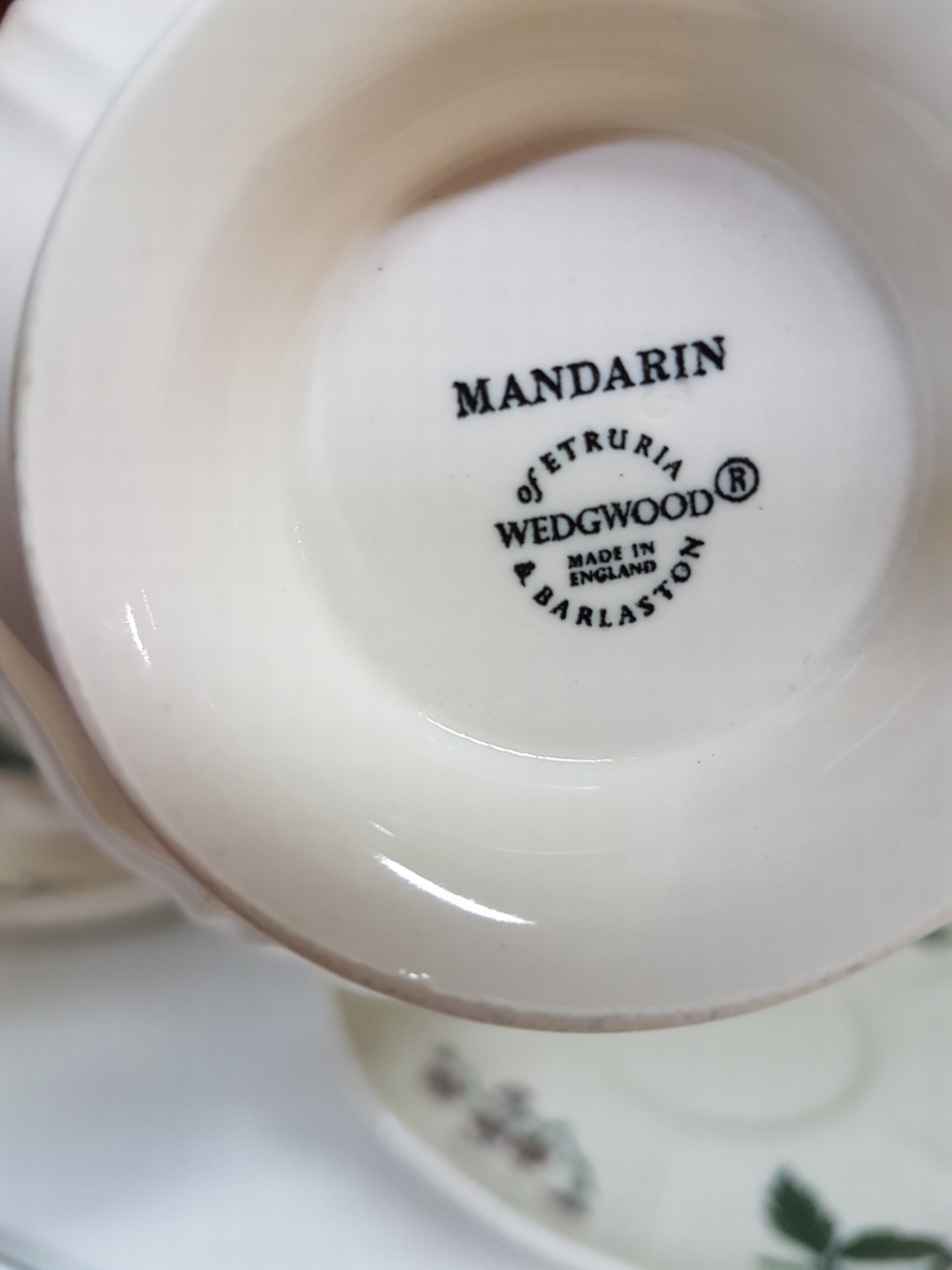 Detail i: Speiseservice, Wedgwood England, Modell Mandarin, 12 Speiseteller,12 Suppenteller, 6 Suppentassen mit 5 Untertassen, 2 Saucieren, ein Koppchen, 3 ...