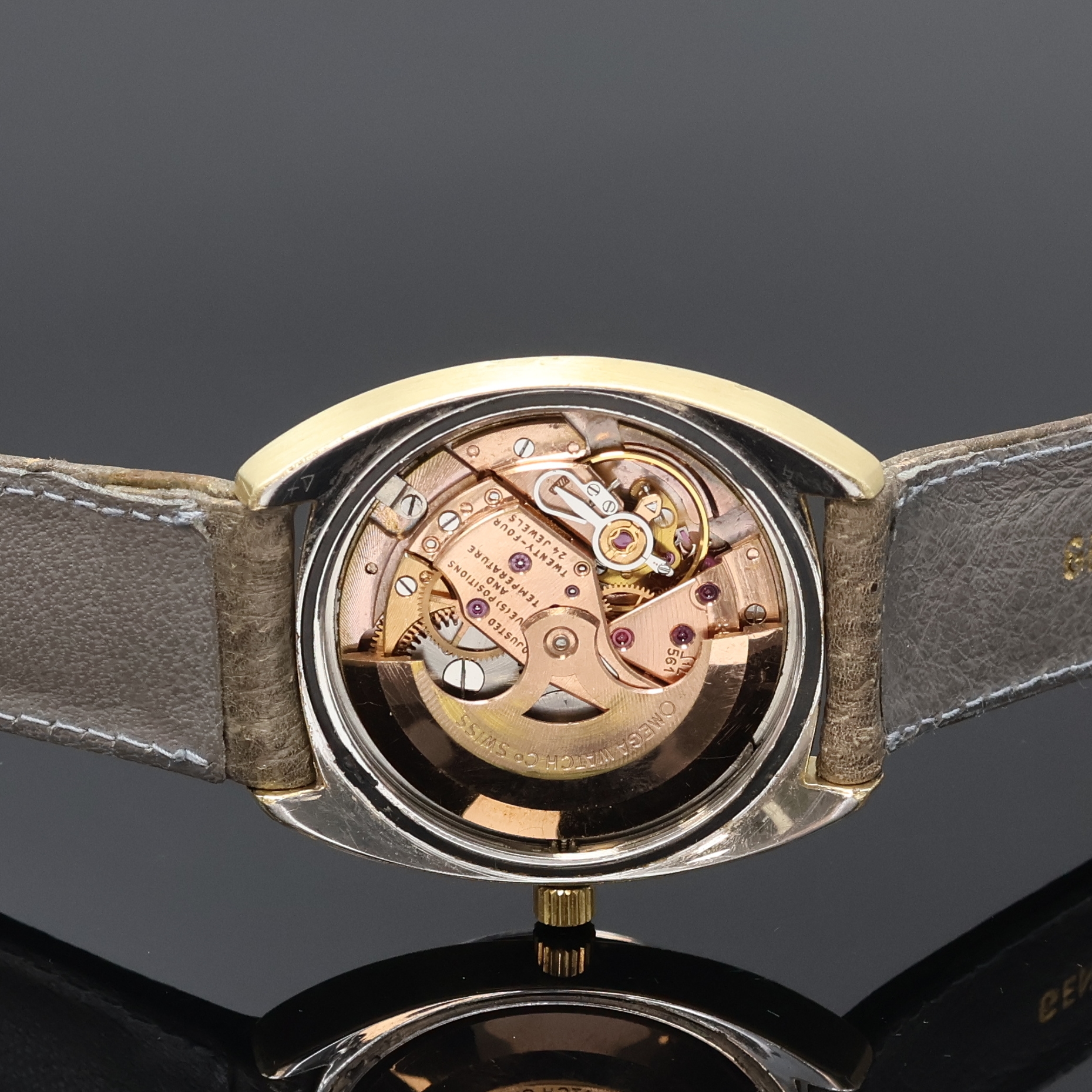 Detail f: OMEGA Constellation Chronometer Herrenarmbanduhr mit Goldhaube Referenz 168.017, Schweiz um 1968, Automatik, verschr. Boden zentral m. Gold-Plakette ...