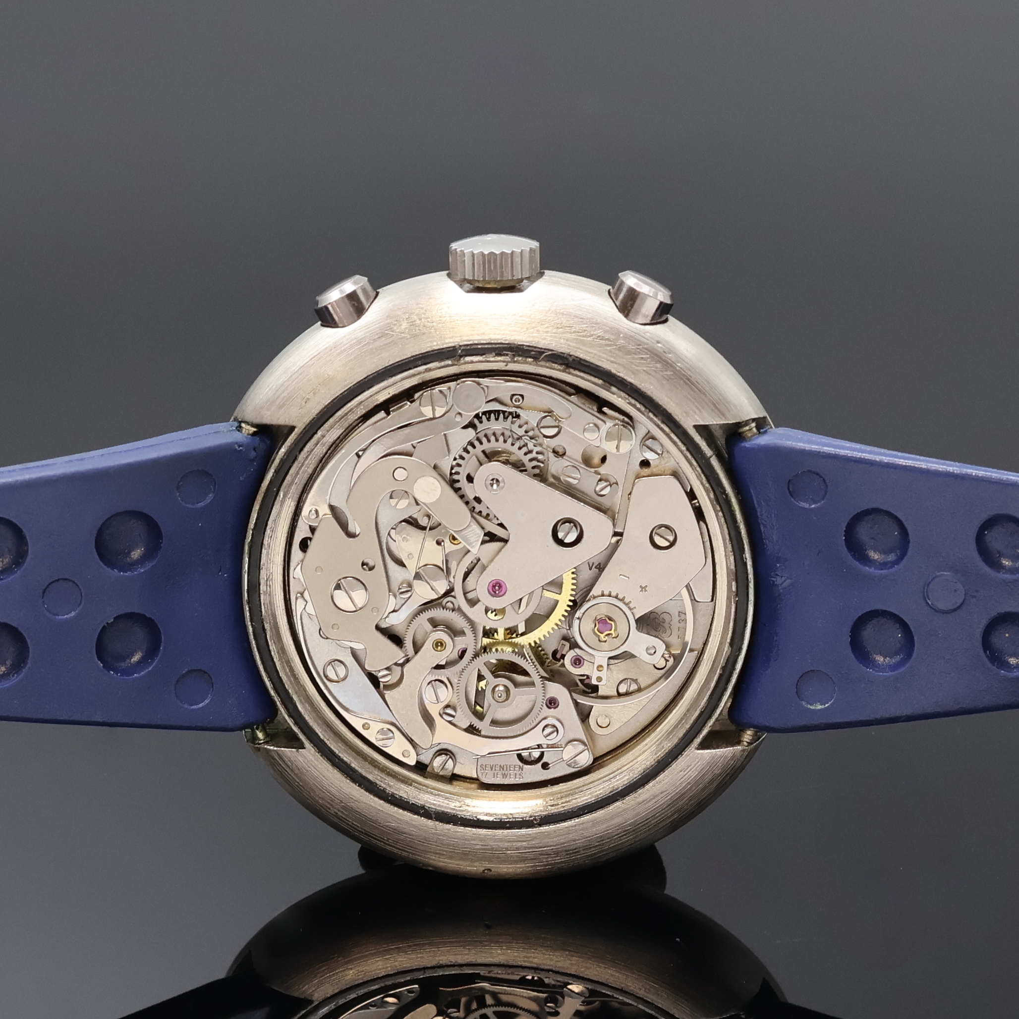 Detail d: MEMOSAIL Regatta-Chronograph im verchromten Gehäuse, Schweiz um 1975, Handaufzug, orig. Kautschukband m. Stiftschl., Stahlboden verschr., blaues ...