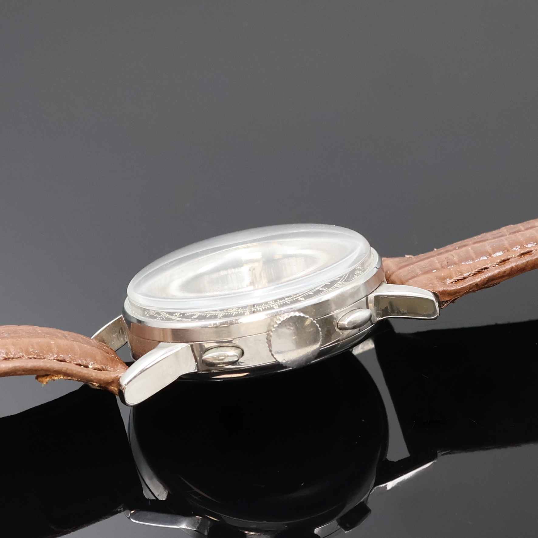 Detail b: GLYCINE Armbandchronograph mit Schaltrad in Stahl, Schweiz um 1940, Handaufzug, Boden u. Glasrand aufgedr., schön erhaltenes schwarzes ...