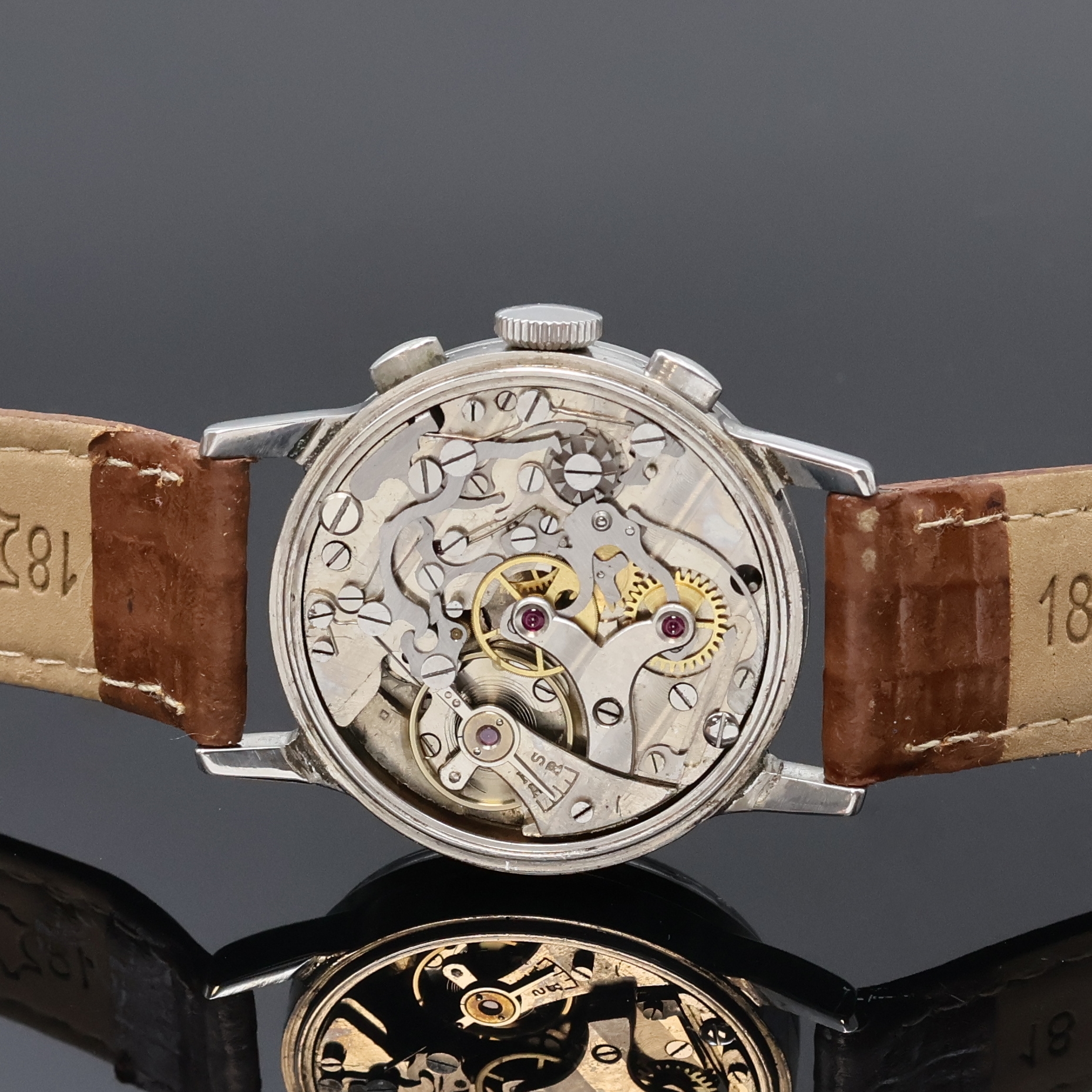 Detail d: GLYCINE Armbandchronograph mit Schaltrad in Stahl, Schweiz um 1940, Handaufzug, Boden u. Glasrand aufgedr., schön erhaltenes schwarzes ...