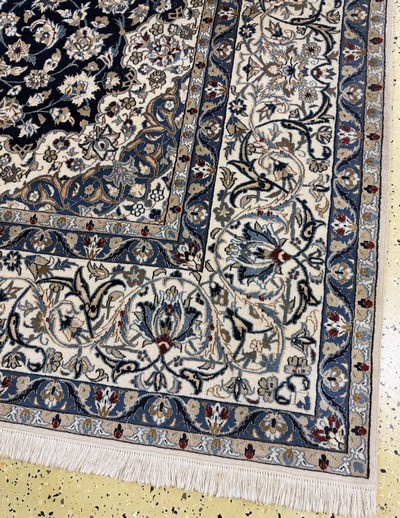 27061929a - Nain fein(9 La), Persien, Mitte 20.Jhd, Korkwolle mit Seide, ca. 357 x 247 cm, ca. ...