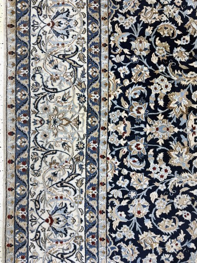 27061929c - Nain fein(9 La), Persien, Mitte 20.Jhd, Korkwolle mit Seide, ca. 357 x 247 cm, ca. ...