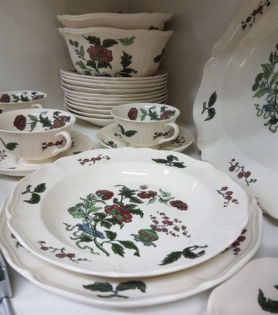 27061935e - Speiseservice, Wedgwood England, Modell Mandarin, 12 Speiseteller,12 Suppenteller, 6 ...