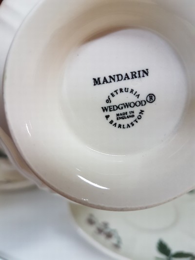 27061935i - Speiseservice, Wedgwood England, Modell Mandarin, 12 Speiseteller,12 Suppenteller, 6 ...