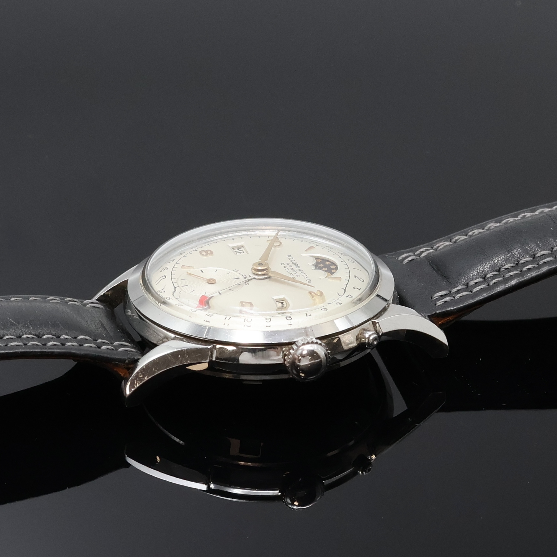 Detail b: RECORD WATCH Datofix Herrenarmbanduhr mit Vollkalender und Mondphase, Schweiz 1940er Jahre, Handaufzug, Edelstahlgeh., Boden verschr., Korrekturdr. ...