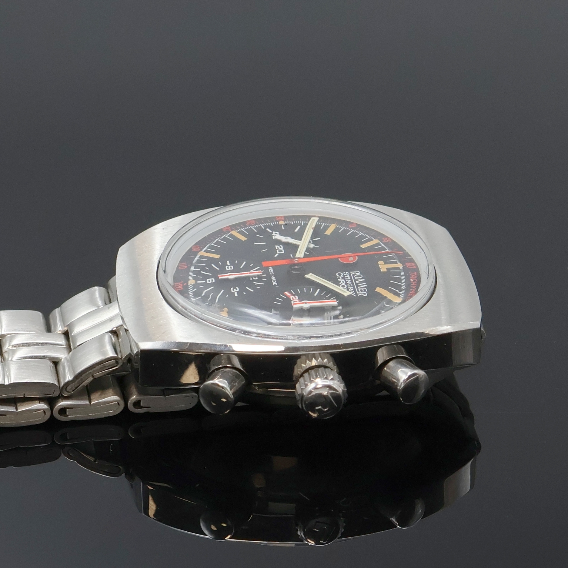 Detail b: ROAMER Stingray Herrenchronograph in Stahl Referenz 072-9120.602, Schweiz um 1970, Handaufzug, mass. Stülpgeh., neutr. Stahlband m. Faltschl., ...