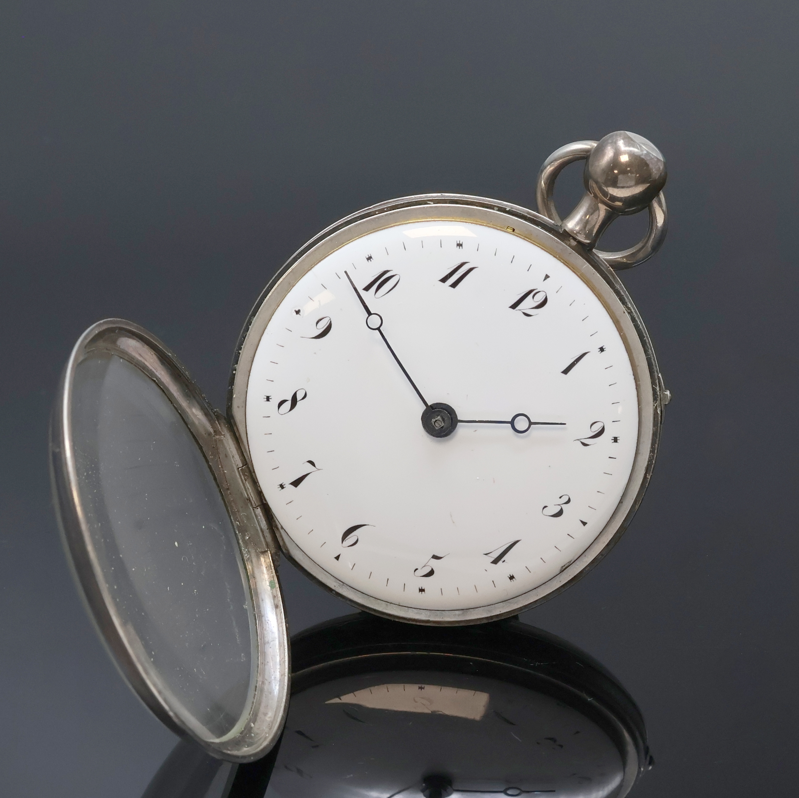 Detail b: Offene Spindeltaschenuhr mit 1/4 Std.- Repetition in Silber, Schweiz um 1830, guill. Geh. berieben, verg. Cuvette als Sprungdeckel, ...