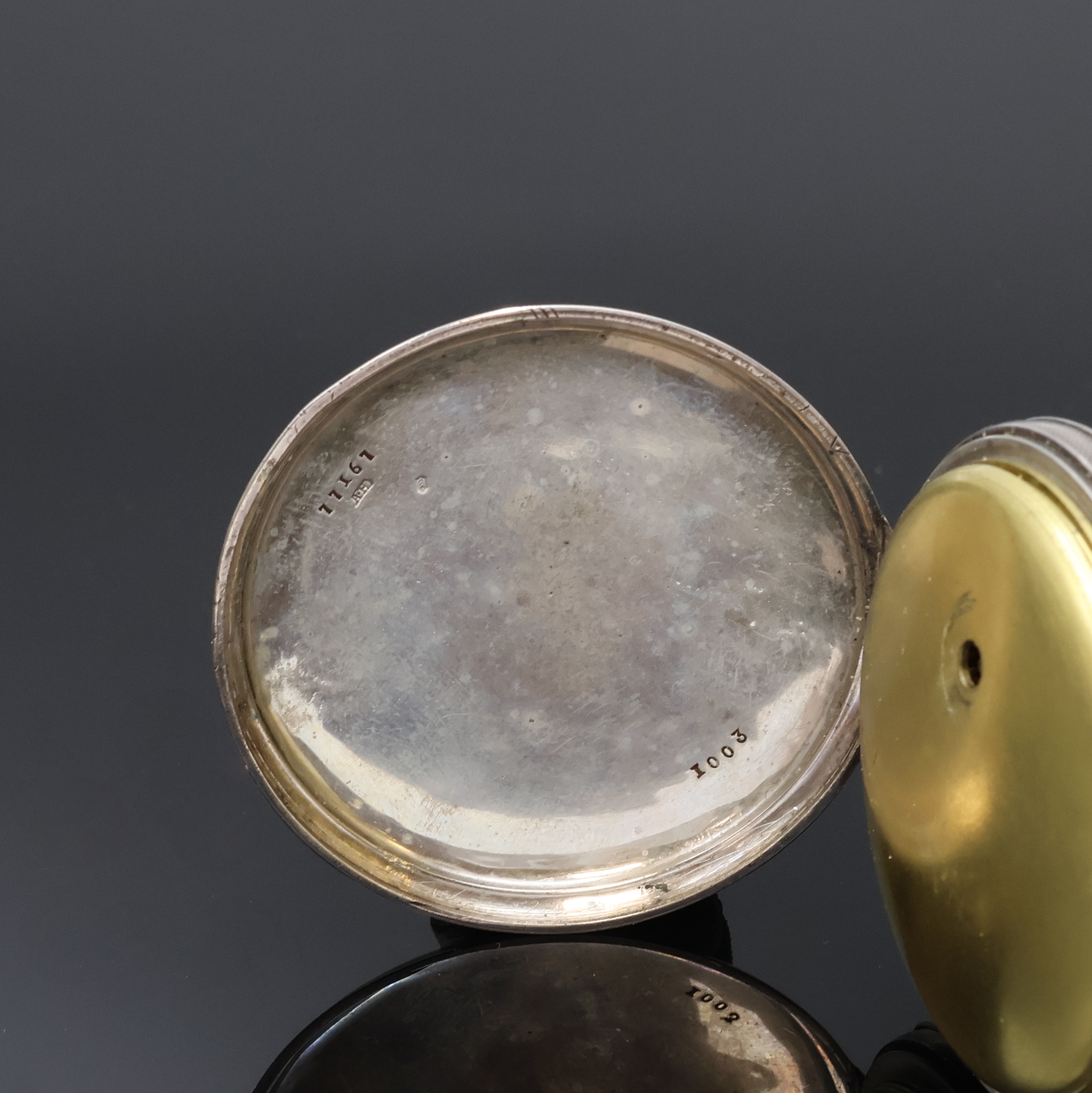 Detail c: Offene Spindeltaschenuhr mit 1/4 Std.- Repetition in Silber, Schweiz um 1830, guill. Geh. berieben, verg. Cuvette als Sprungdeckel, ...