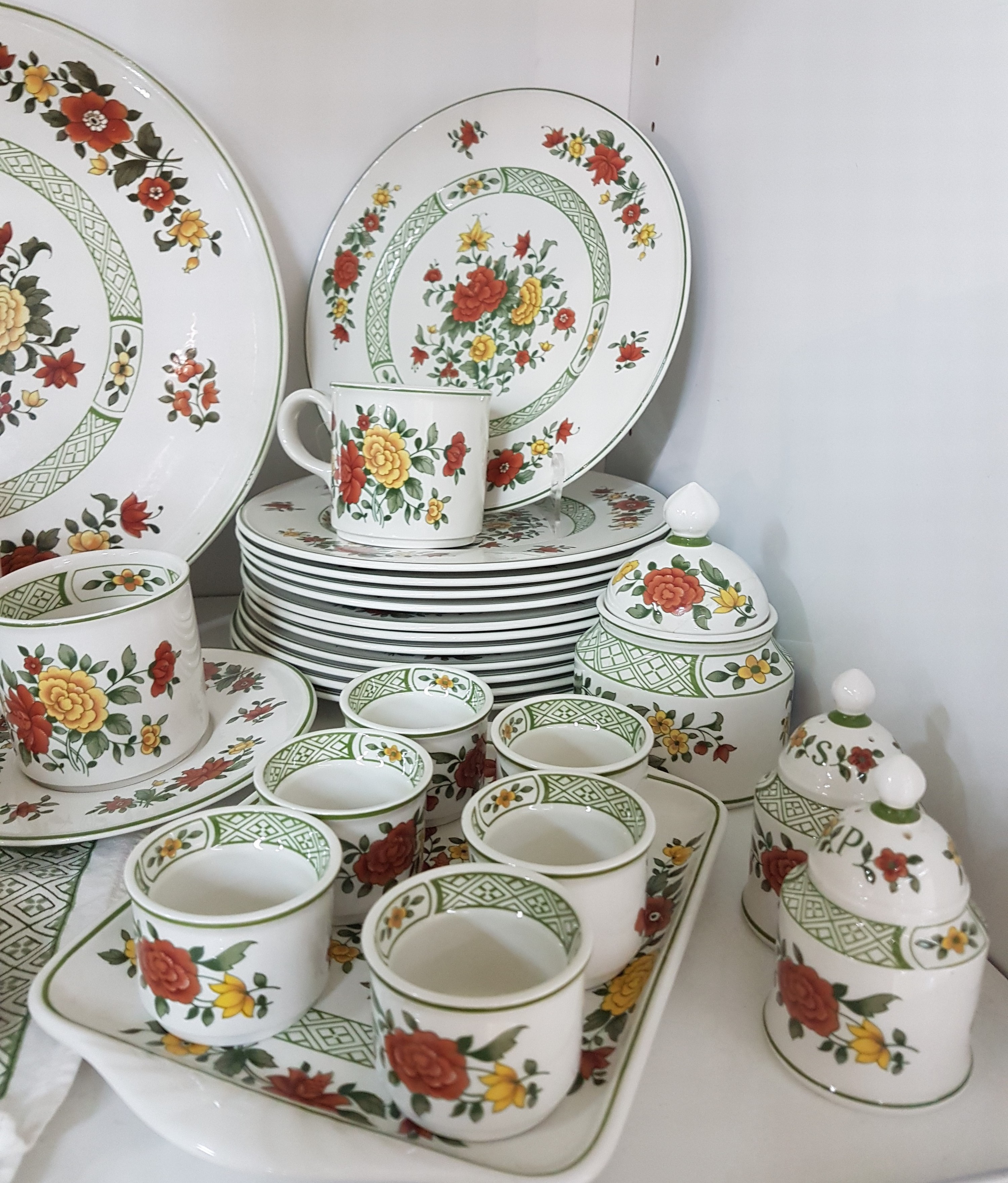 Detail b: Frühstückservice, Villeroy & Boch "Summerday", Kanne, Zuckerdose (Deckel geklebt), Milchkännchen, Marmeladendose, Butterdose, 11 Tassen, ...