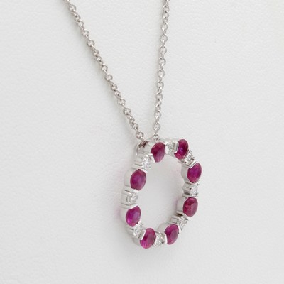 27062089a - Anhänger mit Brillanten und Rubinen an Kette , WG 750/000, 8 Brill. zus. ca. 0.27 ct ...