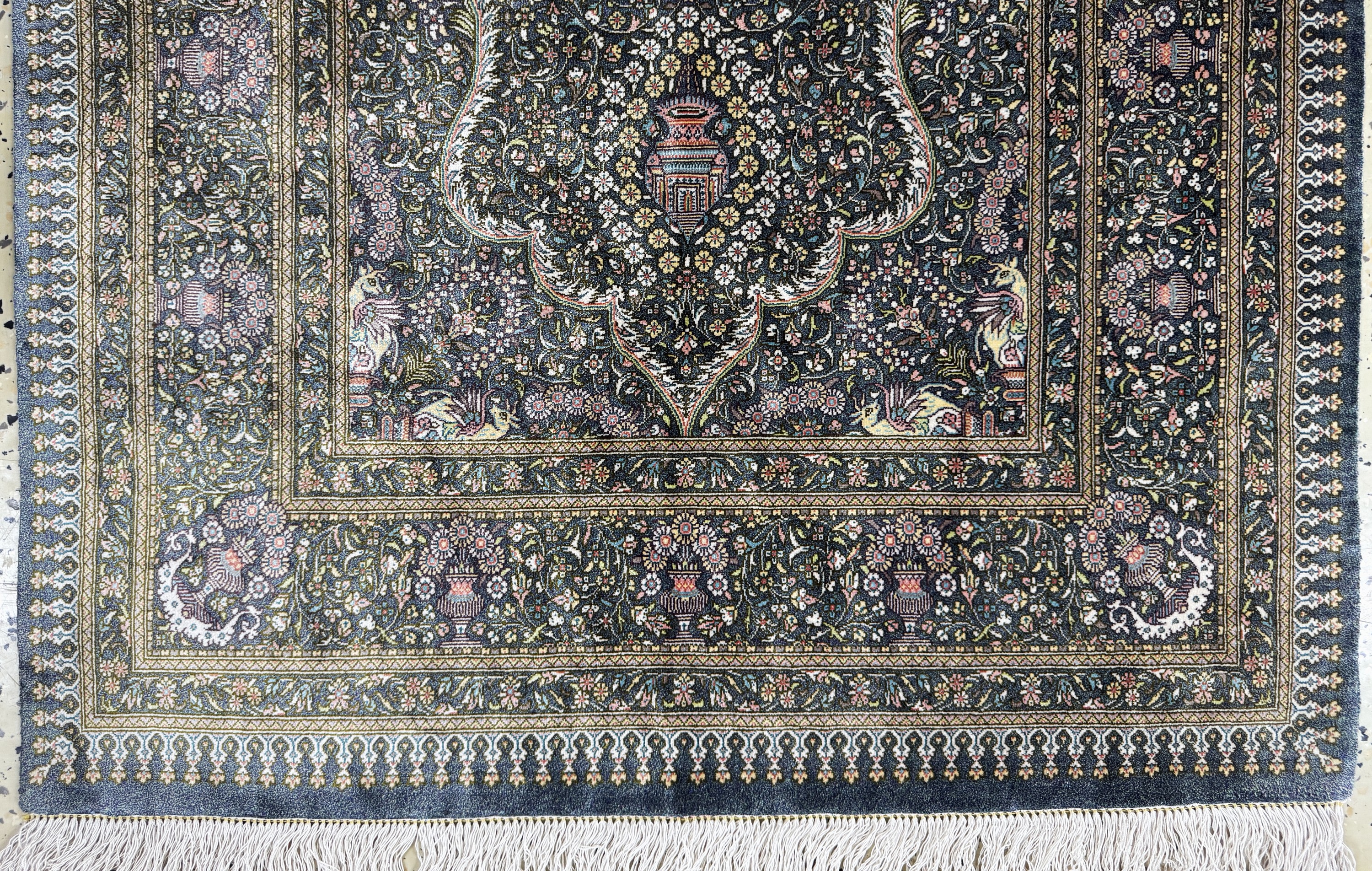Detail b: Ghom Seide fein Persien, signiert"Zahed", Ende 20.Jhd, reine Naturseide, ca. 124 x 79 cm, ca. 1,0 Mio. Kn/qm, EHZ:(nahezu neuwertig)