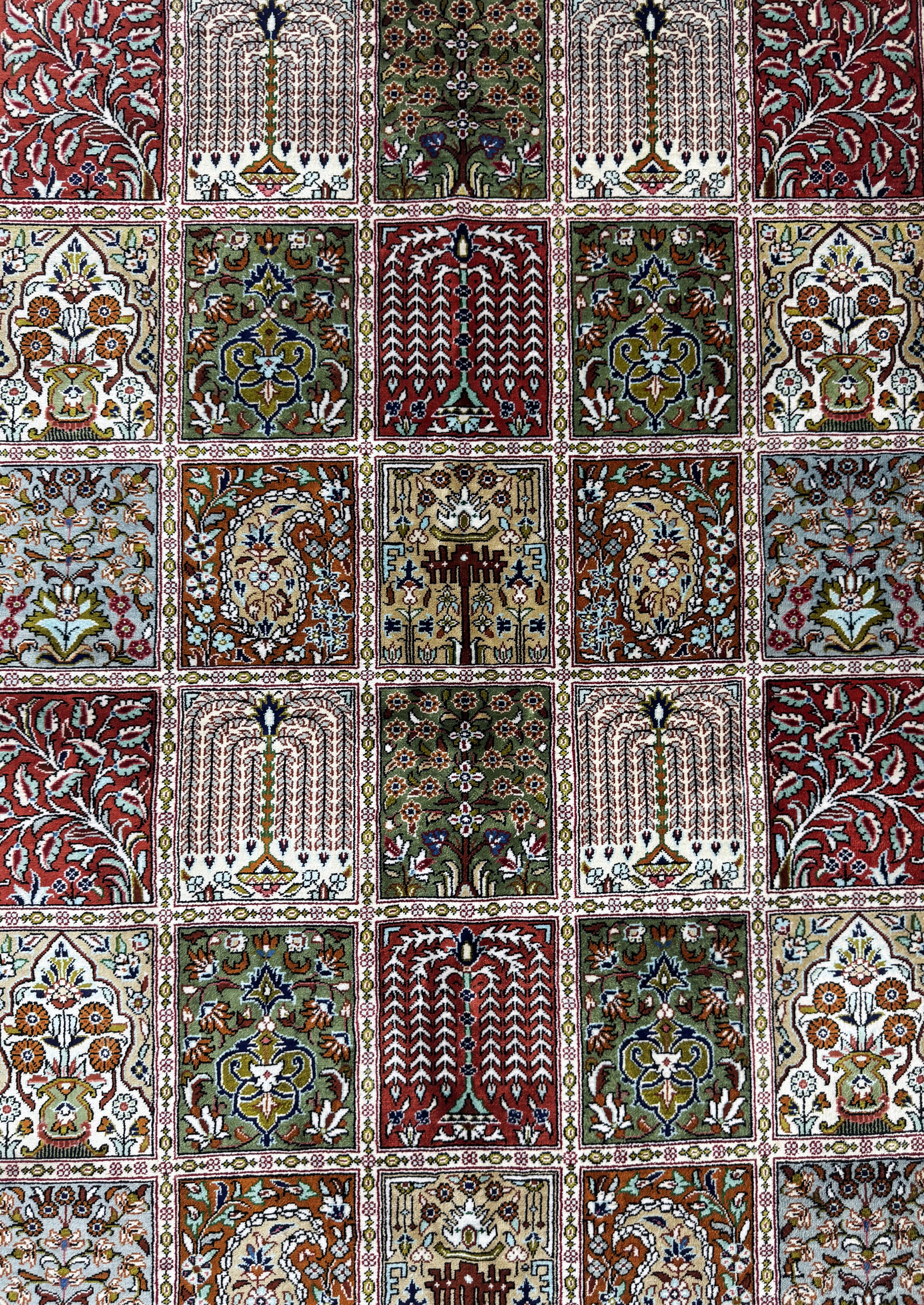 Detail d: Ghom Seide fein Persien, signiert"Pirozmand", Ende 20.Jhd, reine Naturseide, ca. 156 x 100 cm, ca. 1,0 Mio. Kn/qm, EHZ:(nahezu neuwertig)