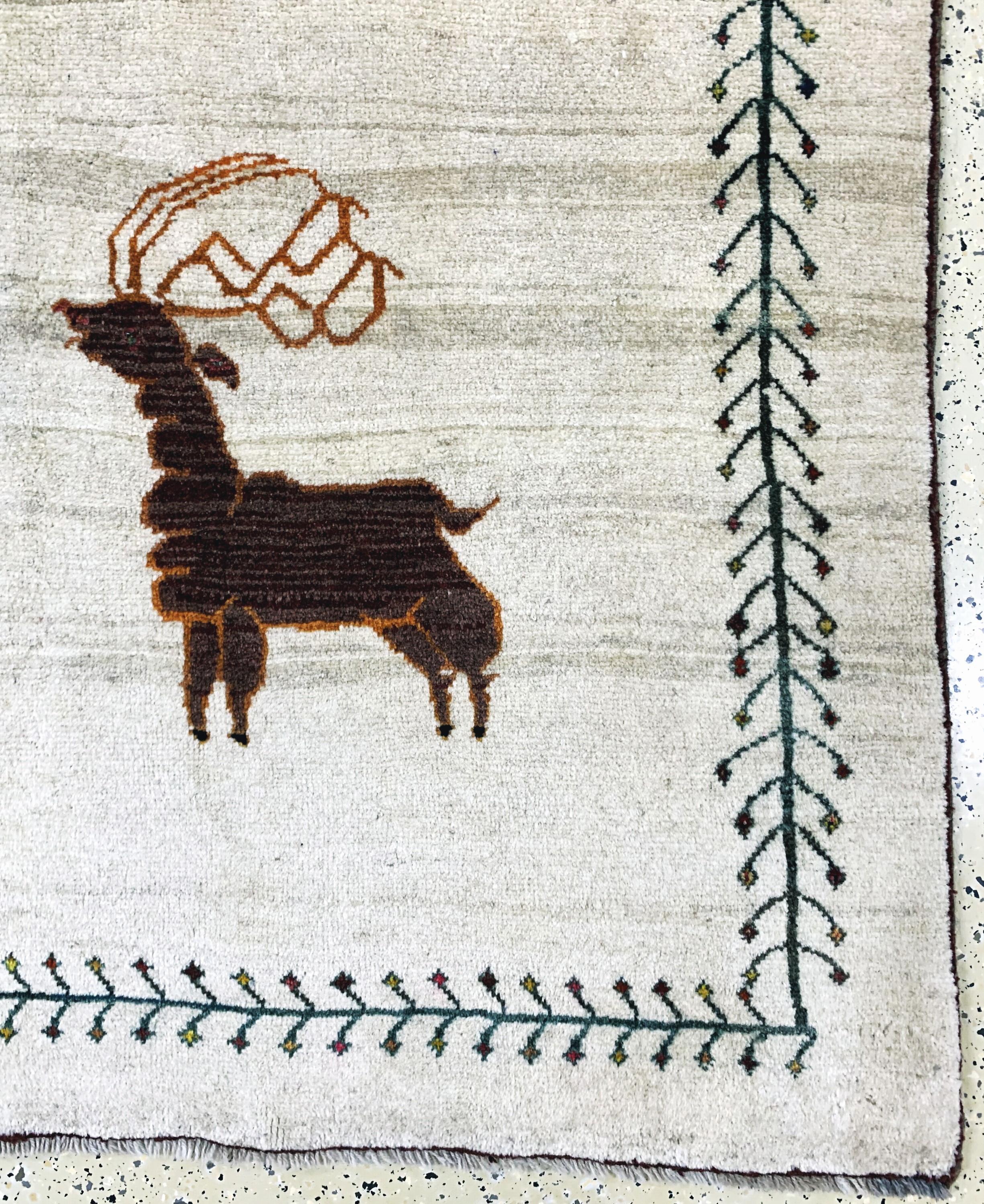 Detail a: Gabbeh alt, Persien, Mitte 20.Jhd, Wolle auf Wolle, ca. 270 x 160 cm, leicht verfärbt, EHZ: 2