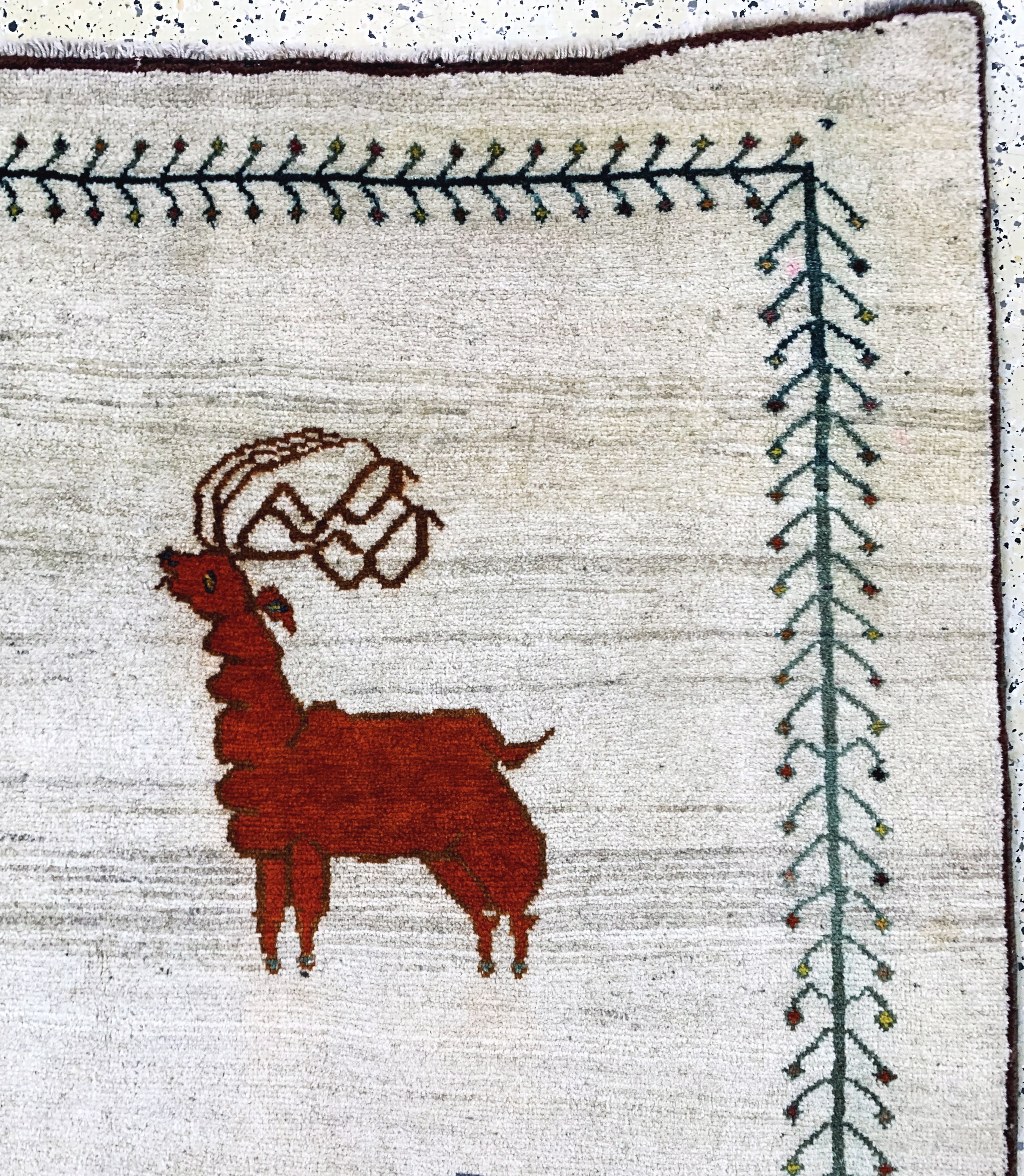 Detail e: Gabbeh alt, Persien, Mitte 20.Jhd, Wolle auf Wolle, ca. 270 x 160 cm, leicht verfärbt, EHZ: 2