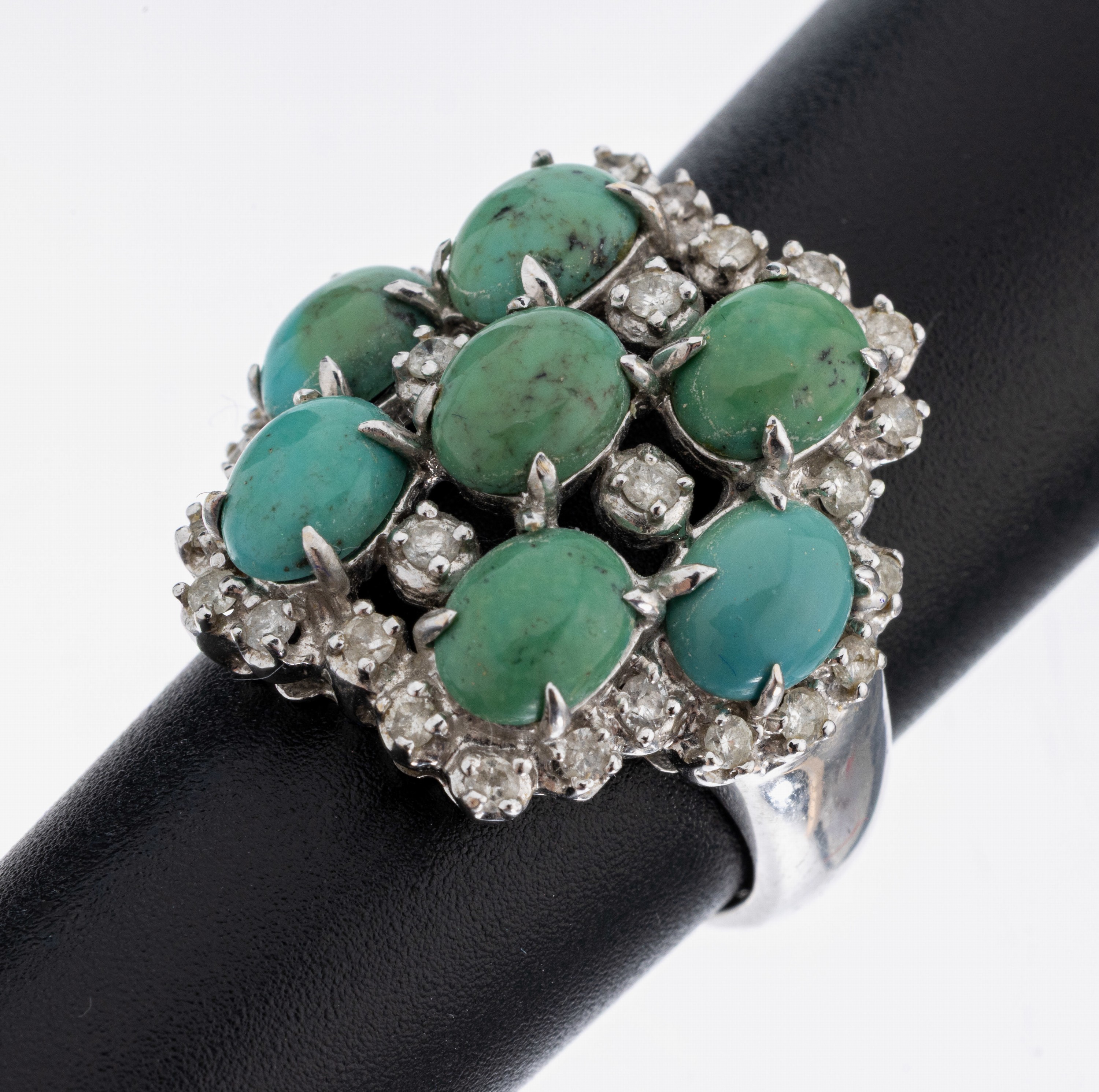 Image 27062114 - 18 kt Gold Türkis-Brillant-Ring, WG 750/000, durchbrochen gearbeitet, 7 ovale ...