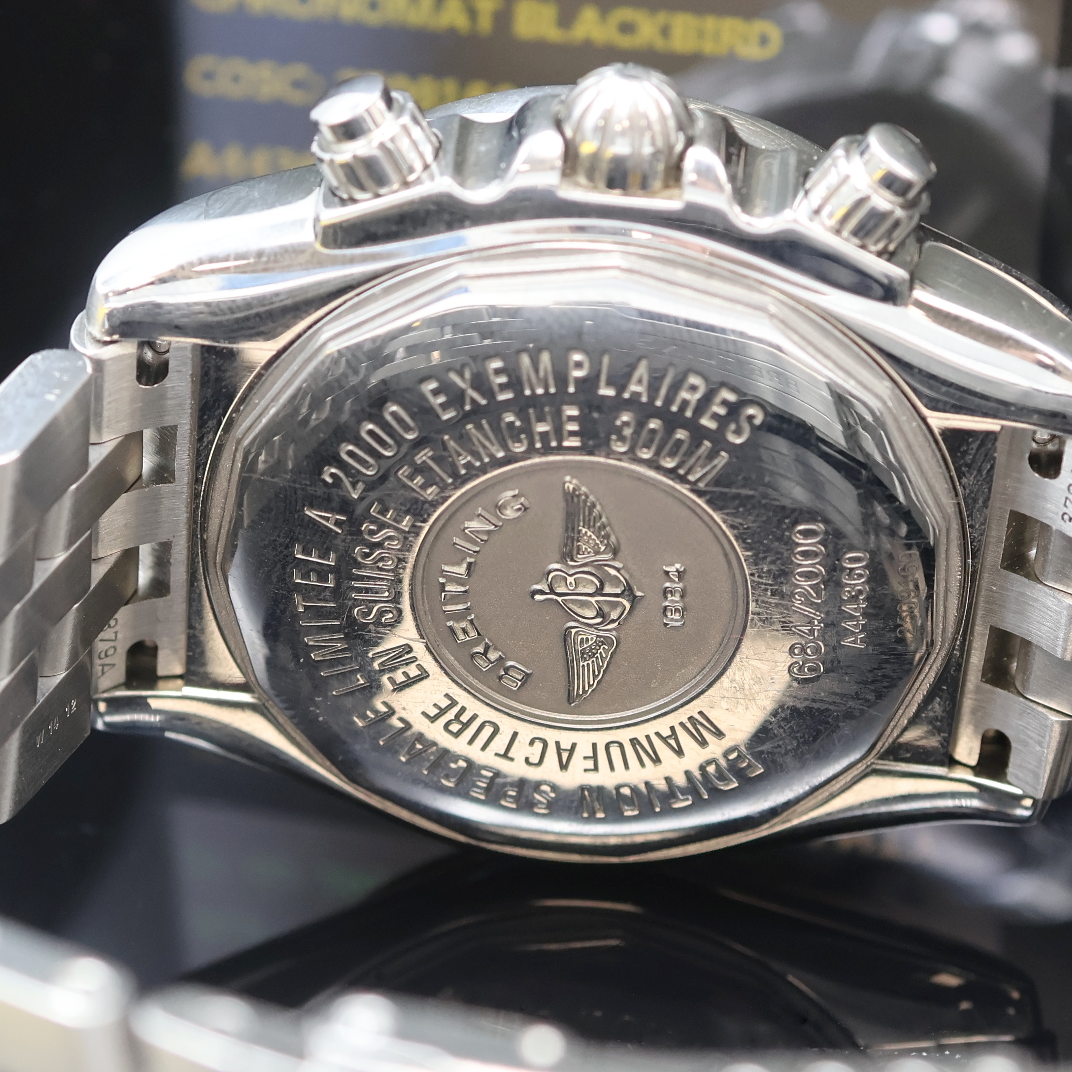 Detail e: BREITLING Armbandchronograph Chronomat Blackbird Referenz A4436010, Automatik, Chronometer in Edelstahl inkl. Pilotband m. Faltschl., Boden, Krone ...