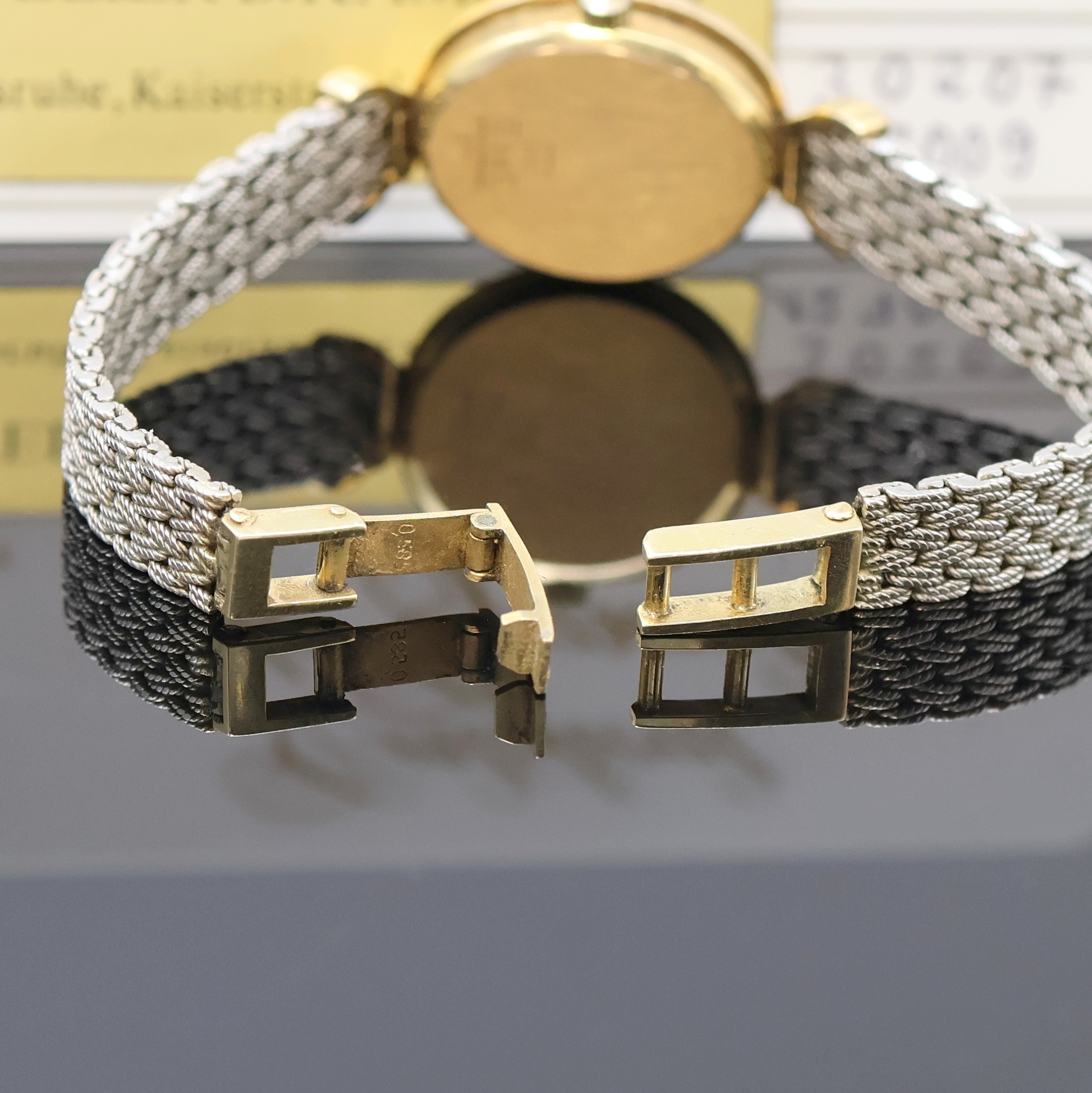 Detail e: GUEPARD Damenarmbanduhr in GG 585/000 mit Diamanten, Schweiz verk. lt. beil. Garantie 12/1986, quarz, geflochtenes WG 585/000 Band, Lünette sowie ...