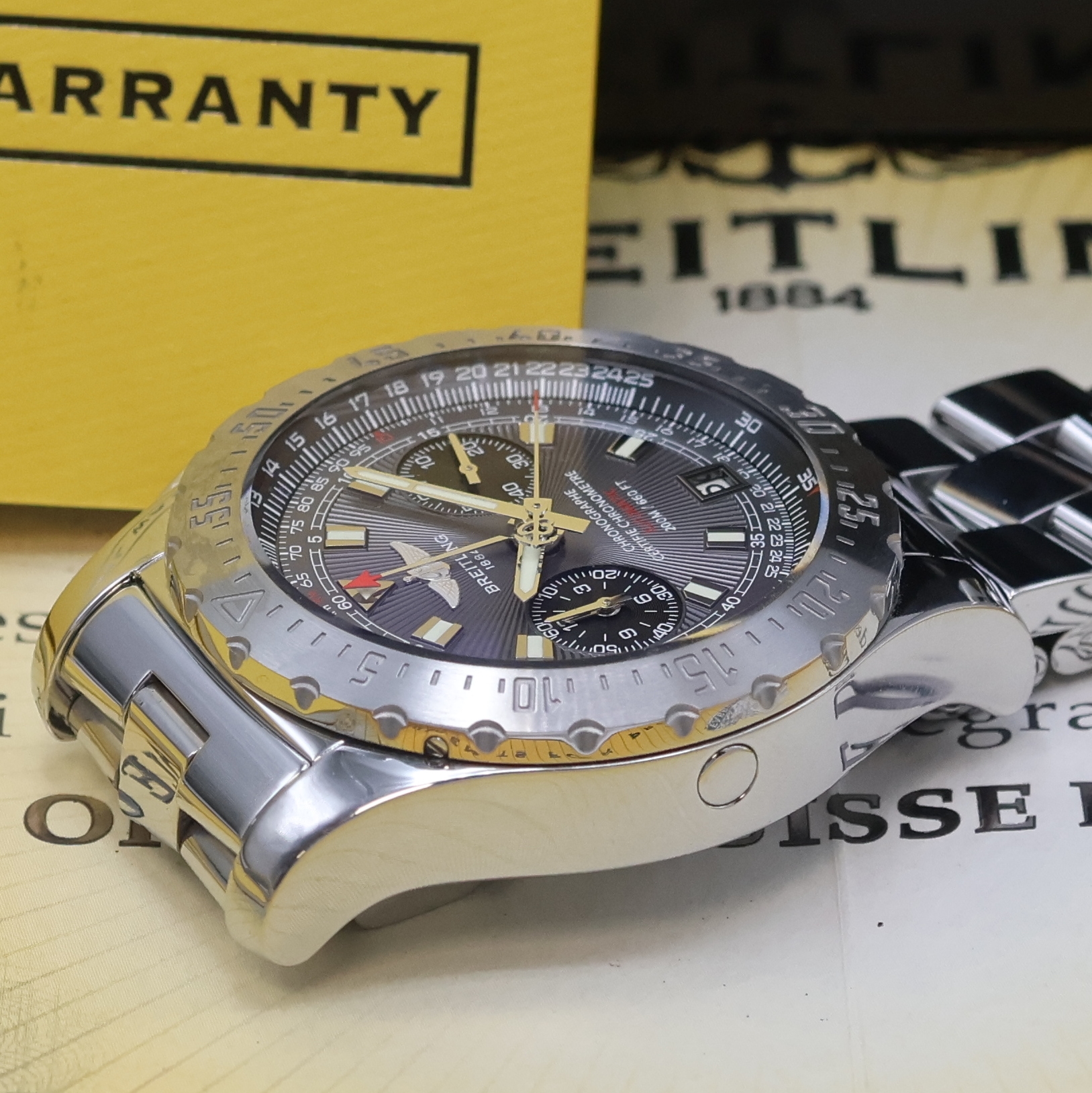 Detail d: BREITLING Skyracer Armbandchronograph Referenz A27362, Automatik, Chronometer in Edelstahl inkl. Pilotband m. Faltschl., Boden und Krone verschr., ...